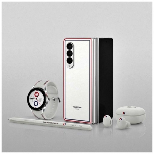 Samsung Galaxy Z Fold3 Thom Browne Edition (Korean Ver.) 착용 스타일