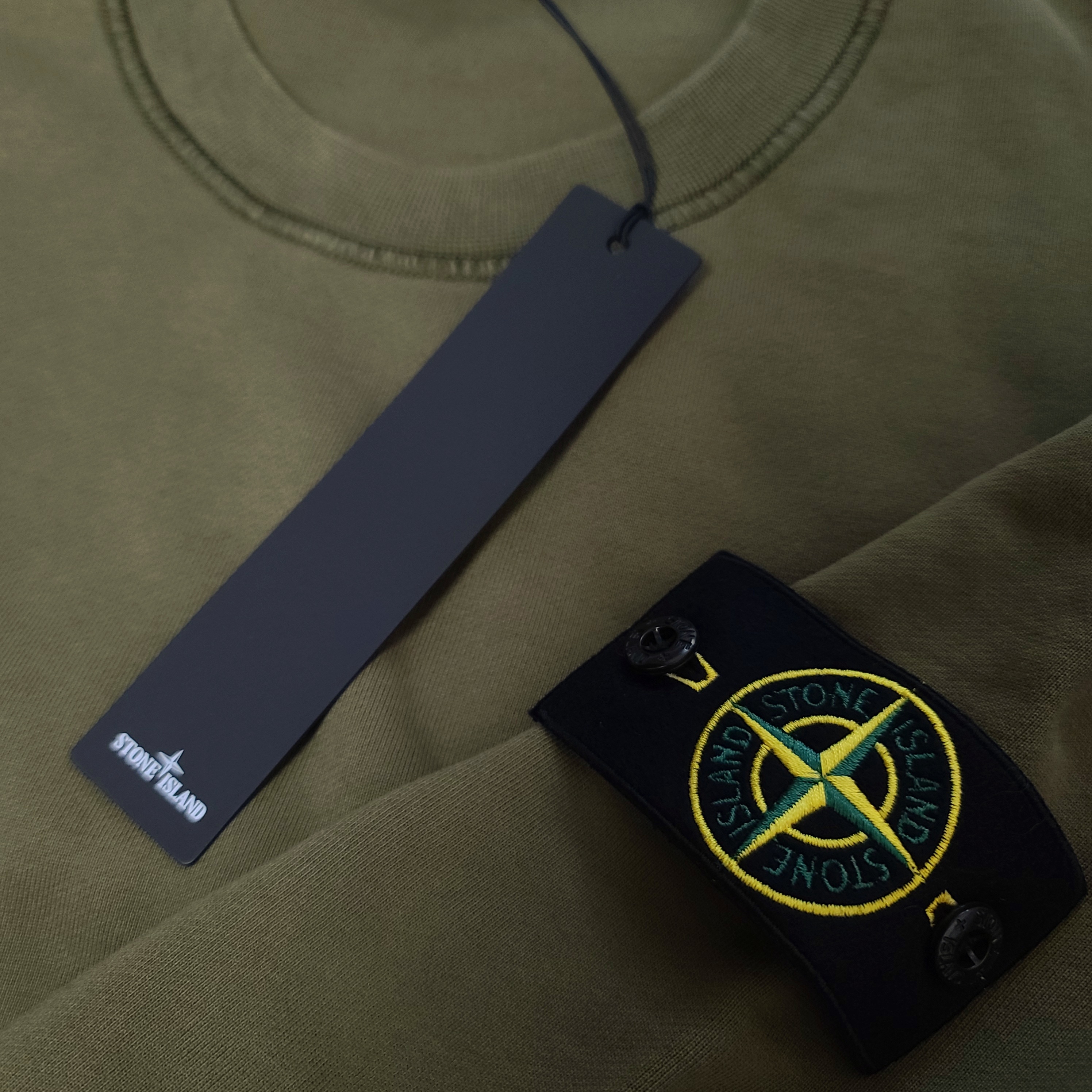 Stone Island 63051 Crewneck Sweatshirt Olive Green - 21SS 착용 스타일