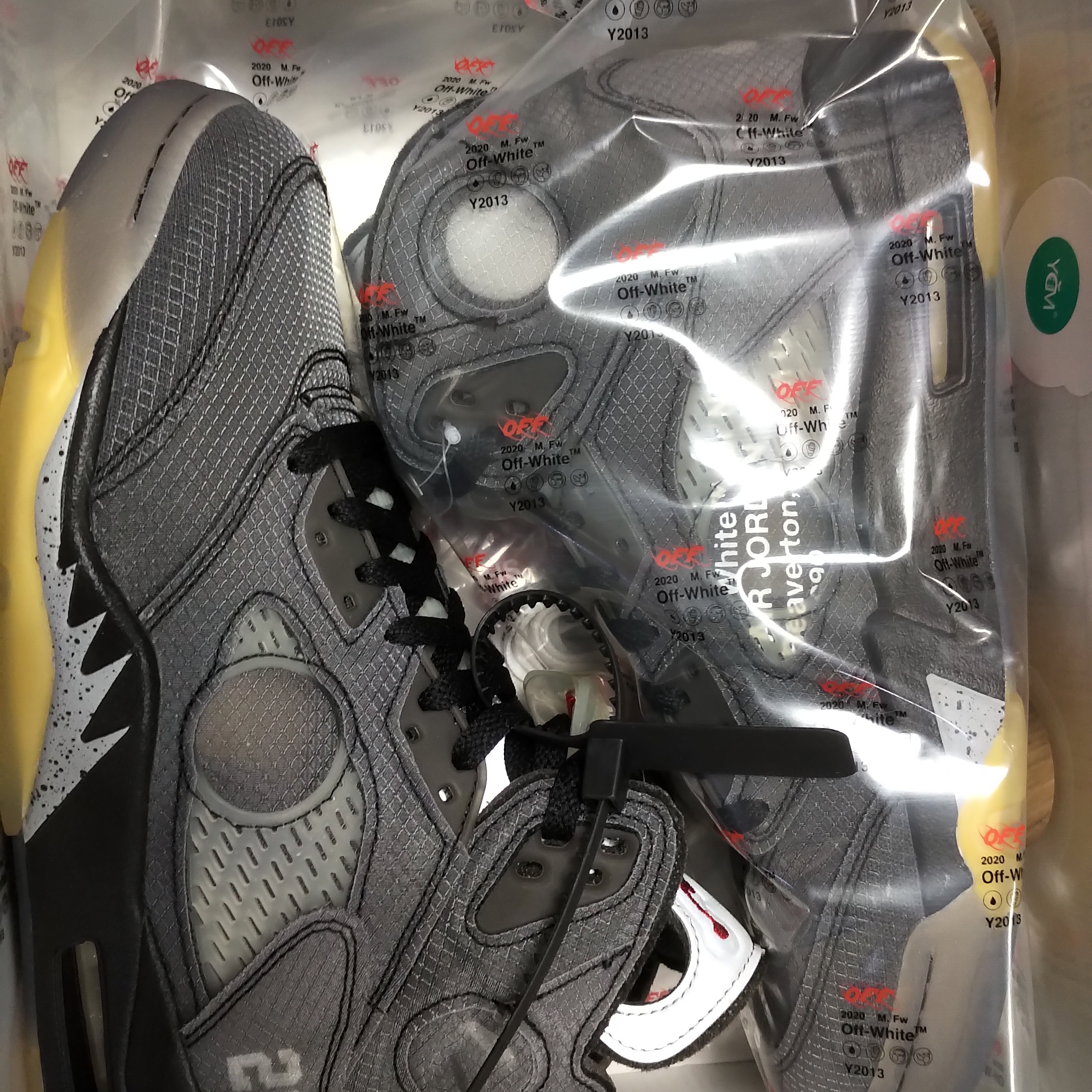 Jordan 5 x Off-White Retro SP Black Muslin 착용 스타일