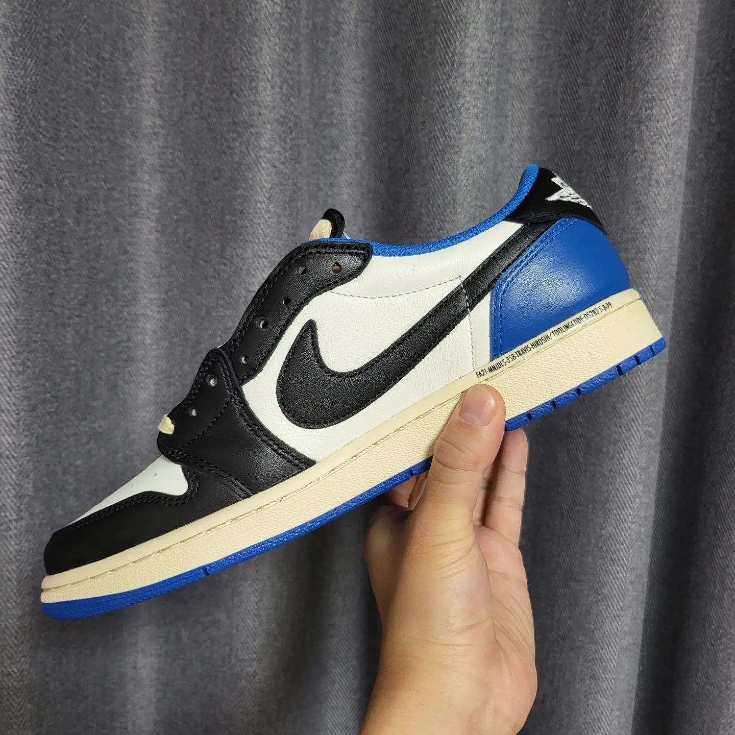 Jordan 1 x Travis Scott x Fragment Retro Low OG SP Military Blue 착용 스타일 - 2