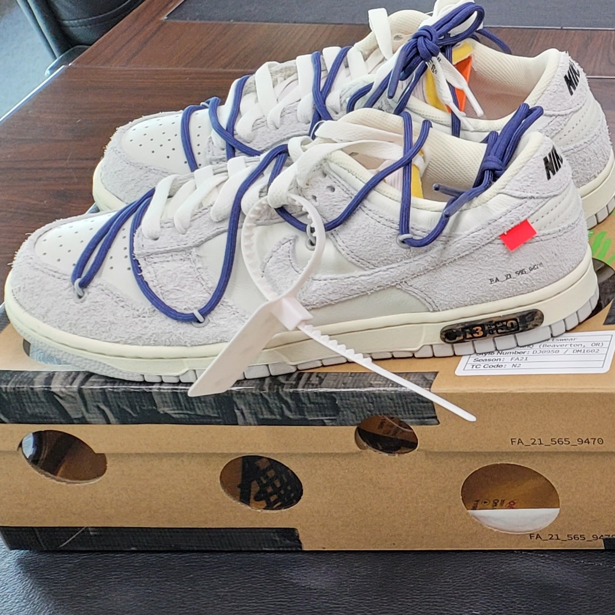 Jordan 1 x Travis Scott x Fragment Retro Low OG SP Military Blue, Nike x Sacai VaporWaffle Black White 착용 스타일 - 3