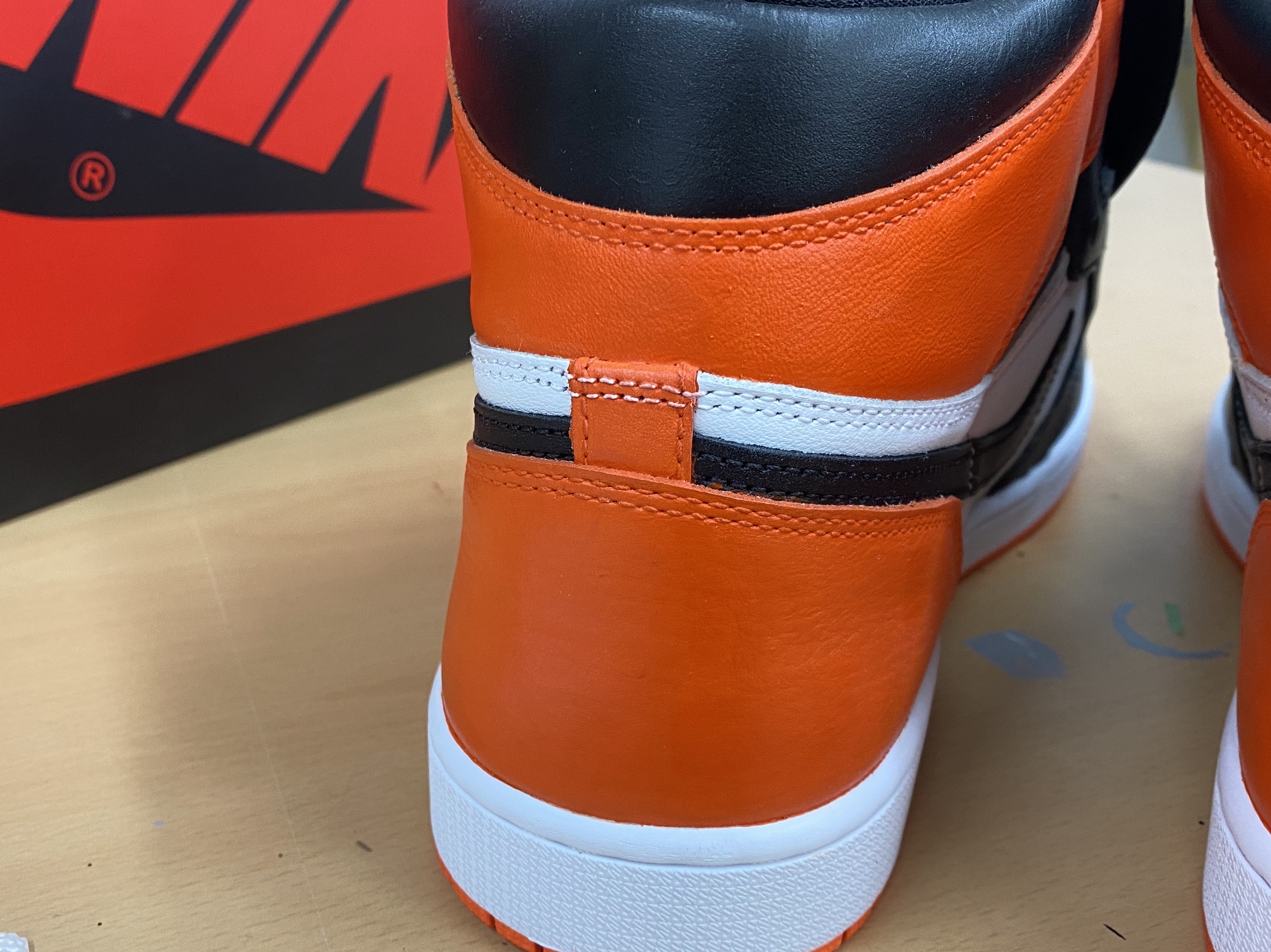 Jordan 1 Retro High OG Electro Orange, (GS) Jordan 1 Retro High OG Electro Orange 착용 스타일 - 5