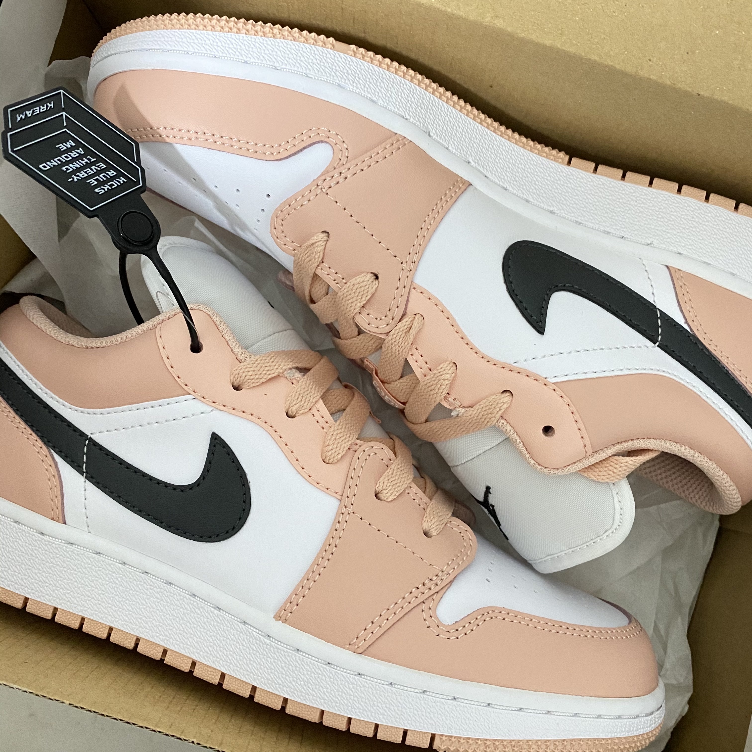 (GS) Jordan 1 Low Light Arctic Pink 착용 스타일
