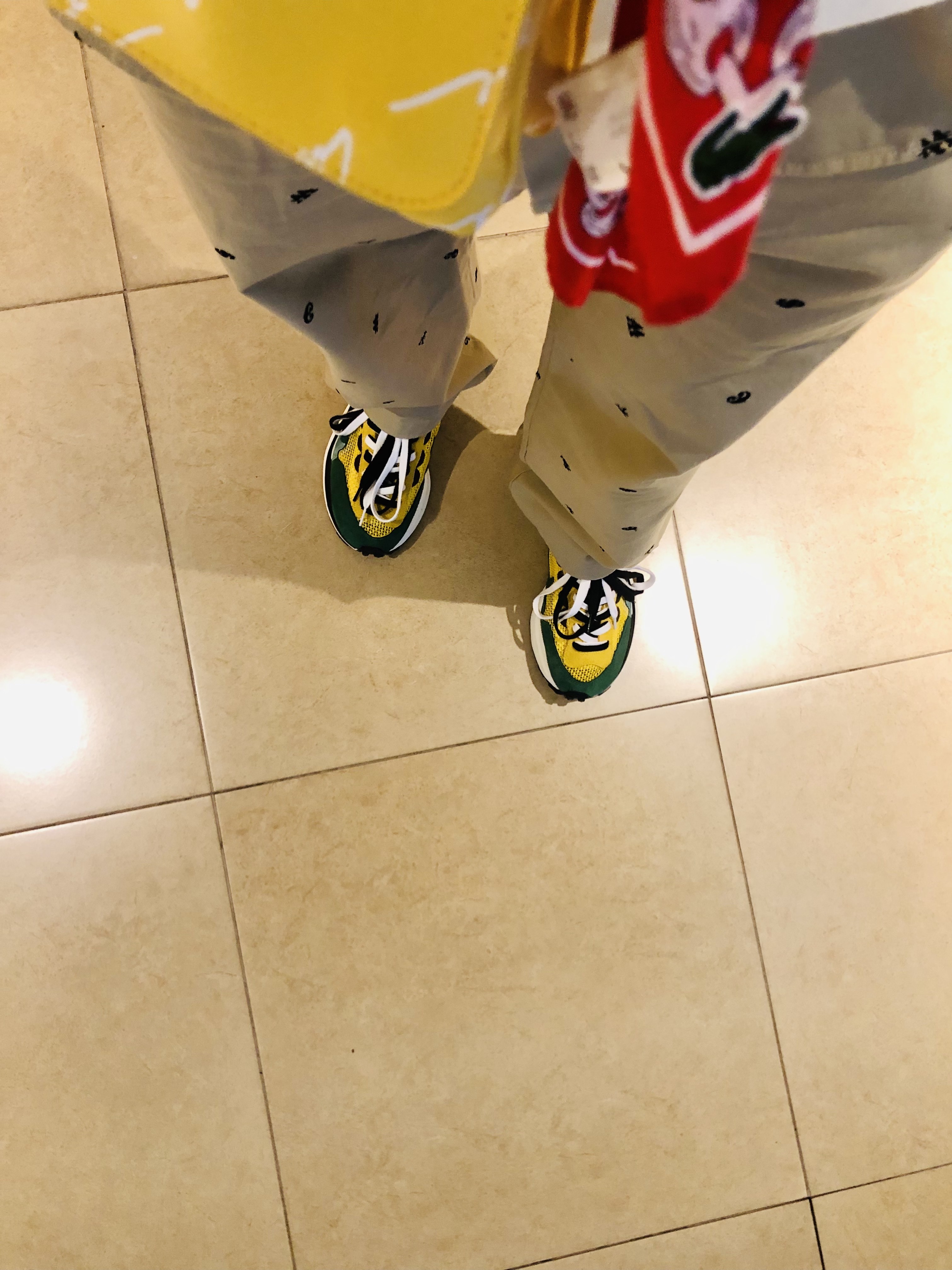 Nike x Sacai VaporWaffle Tour Yellow & Gorge Green Sail 착용 스타일 - 2