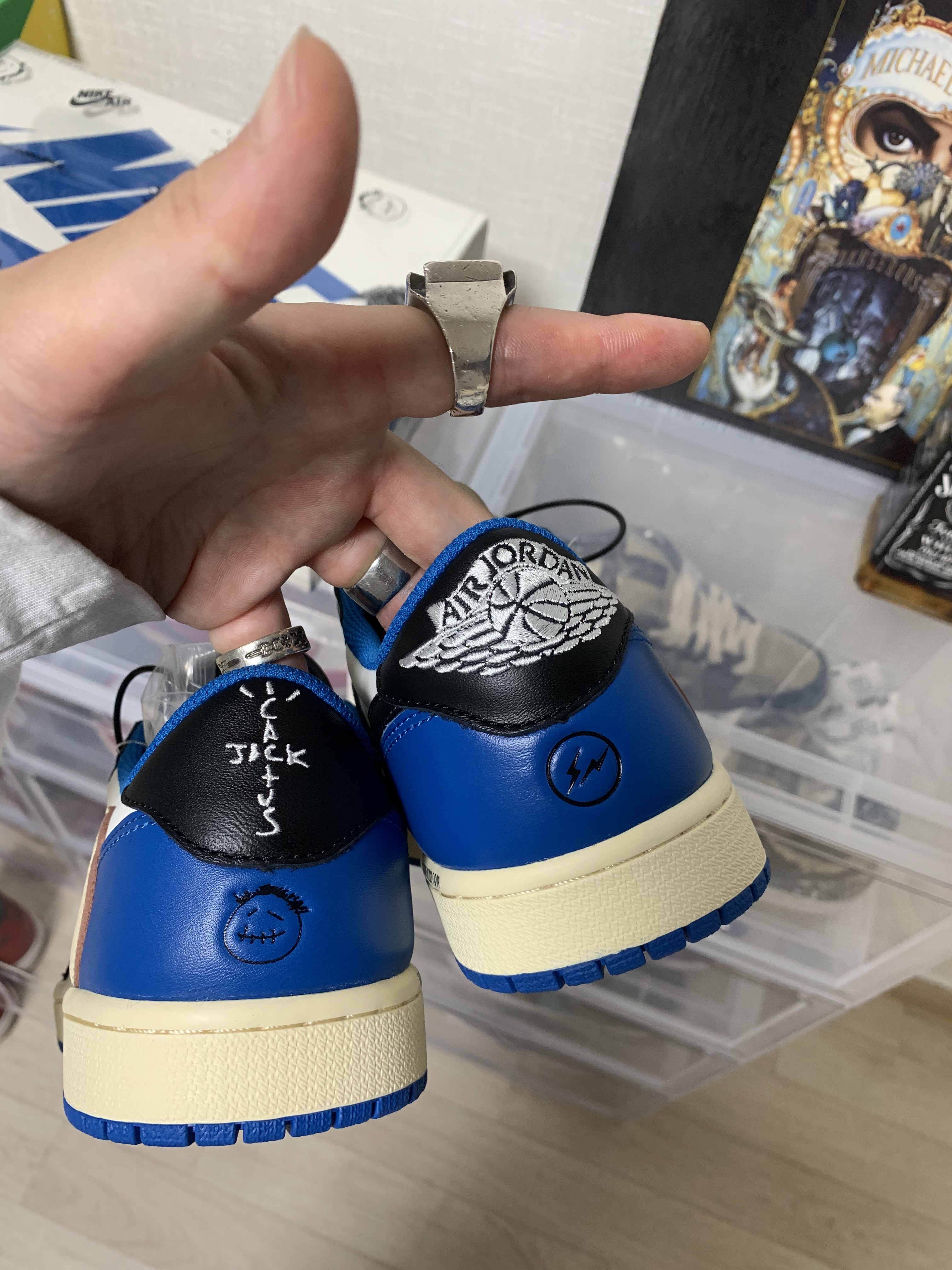 Jordan 1 x Travis Scott x Fragment Retro Low OG SP Military Blue 착용 스타일