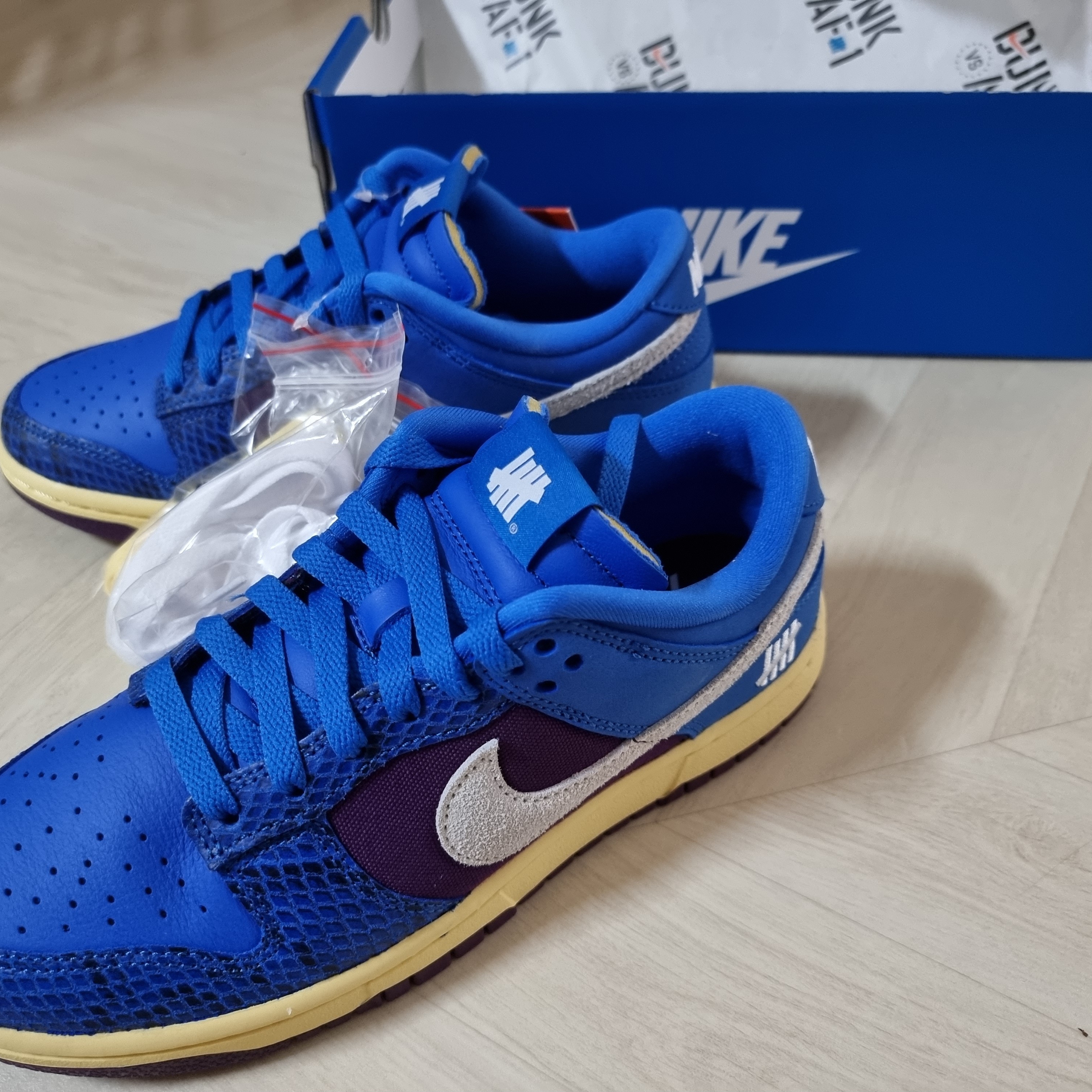 Nike x Undefeated Dunk Low SP 5 On It 착용 스타일 - 1