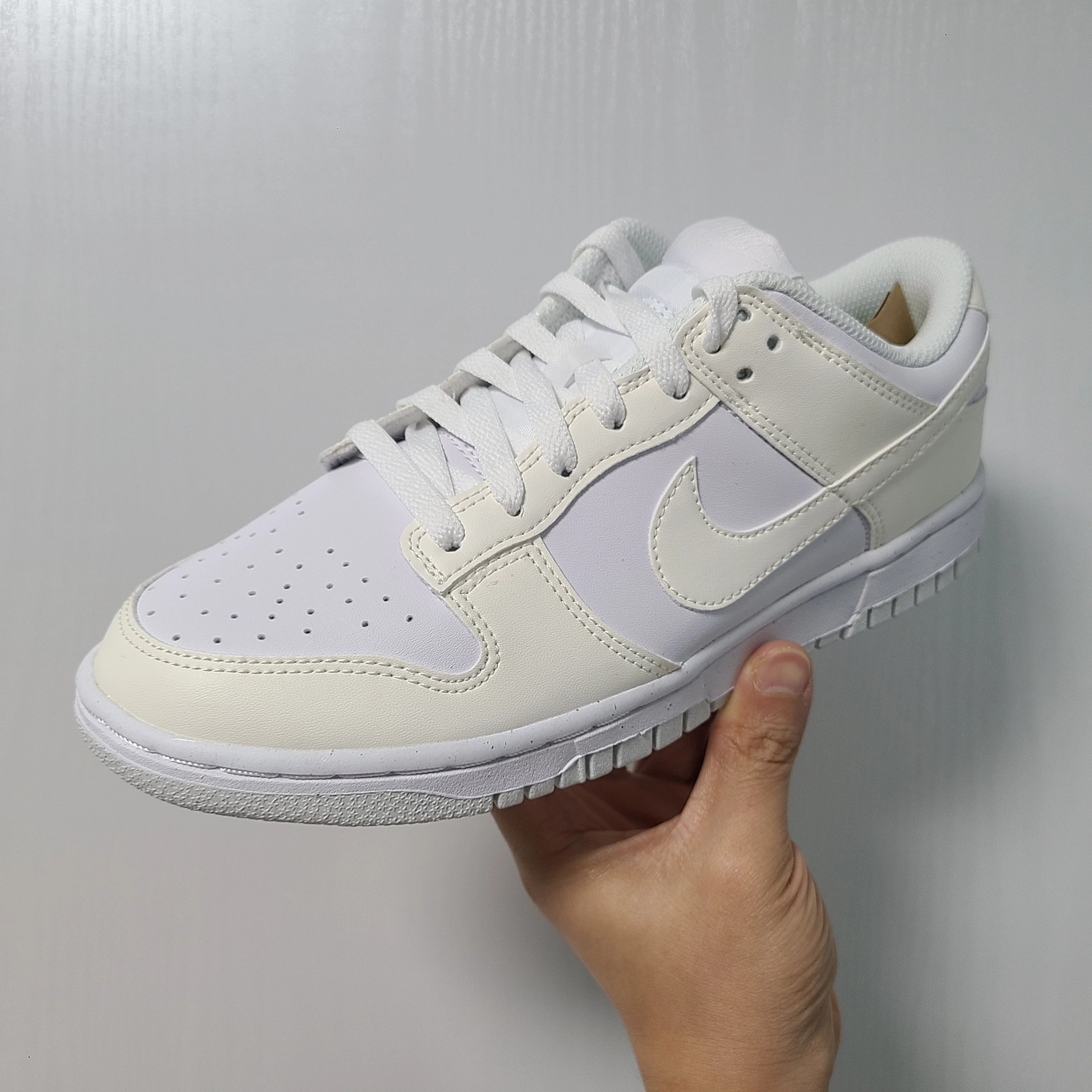 (W) Nike Dunk Low Next Nature Sail 착용 스타일 - 1