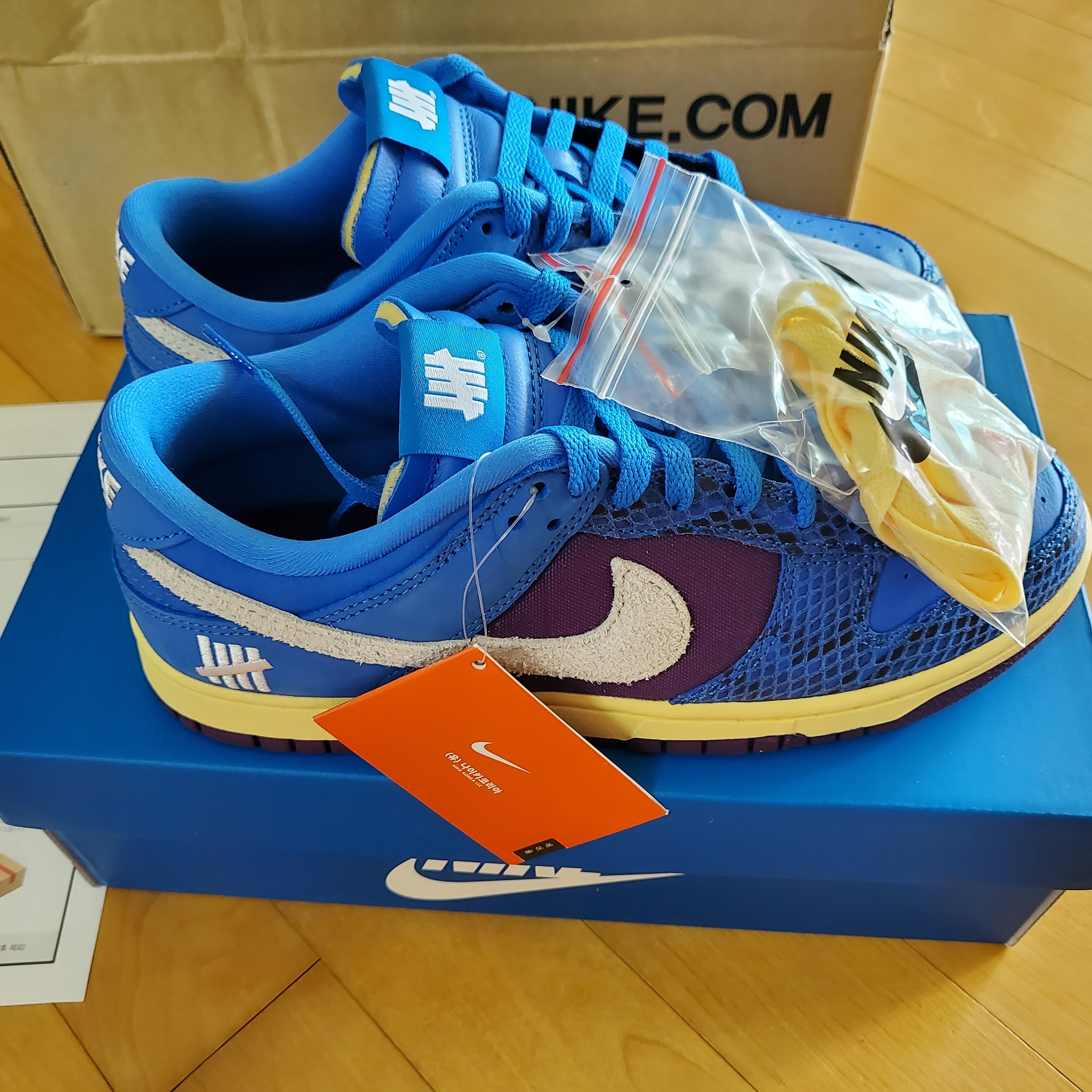 Nike x Undefeated Dunk Low SP 5 On It 착용 스타일 - 3