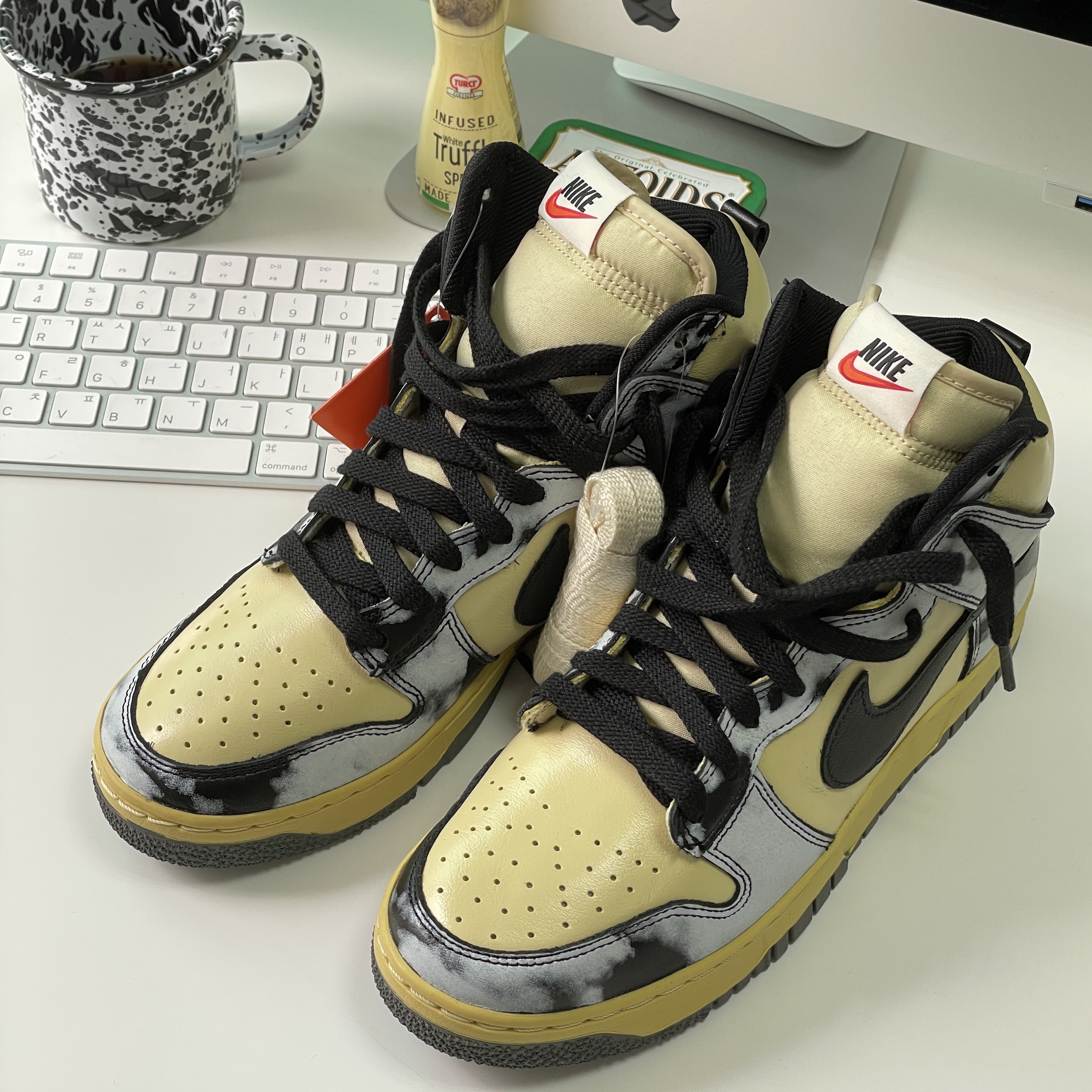 Nike Dunk High 1985 SP Black Acid Wash 착용 스타일