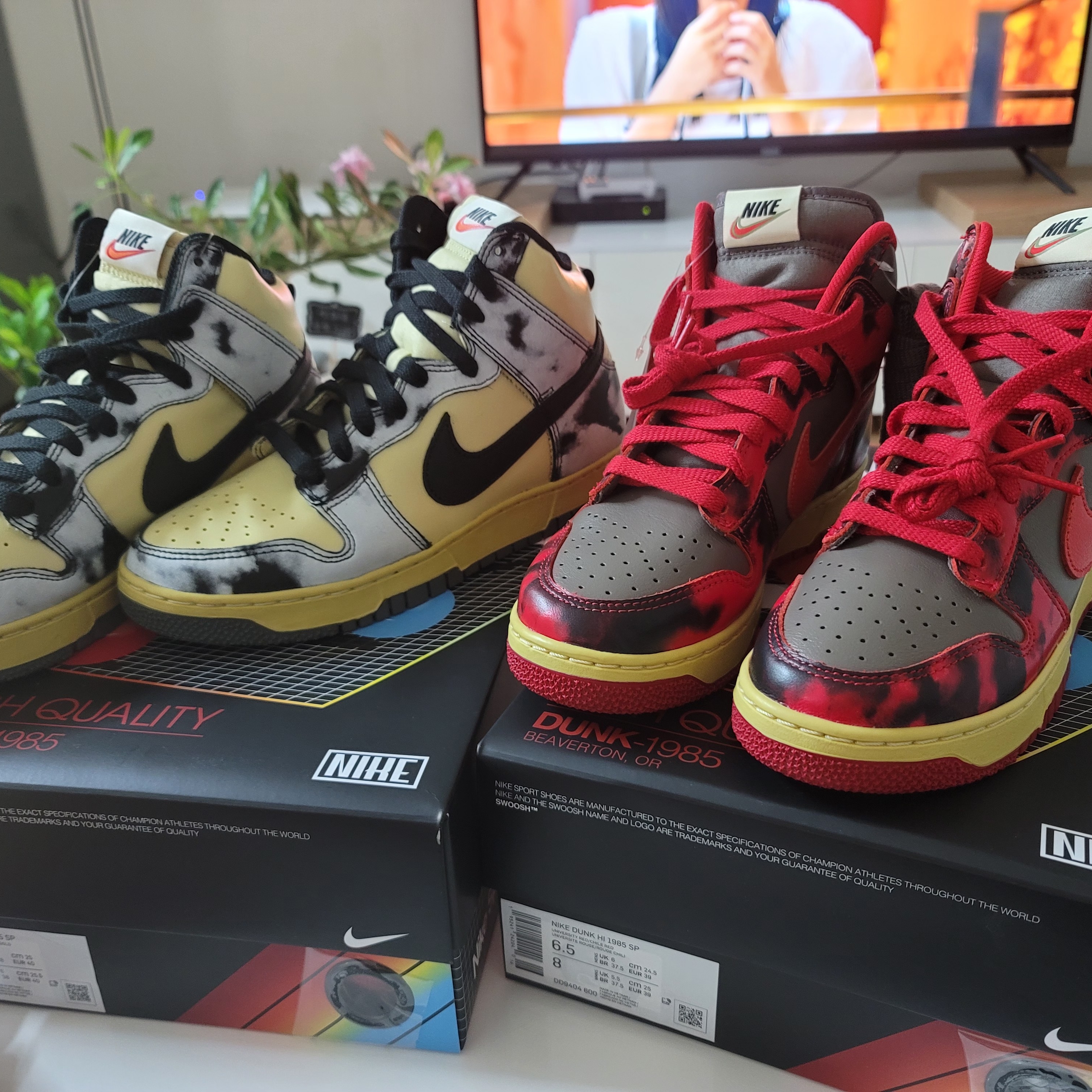Nike Dunk High 1985 SP Red Acid Wash 착용 스타일 - 1