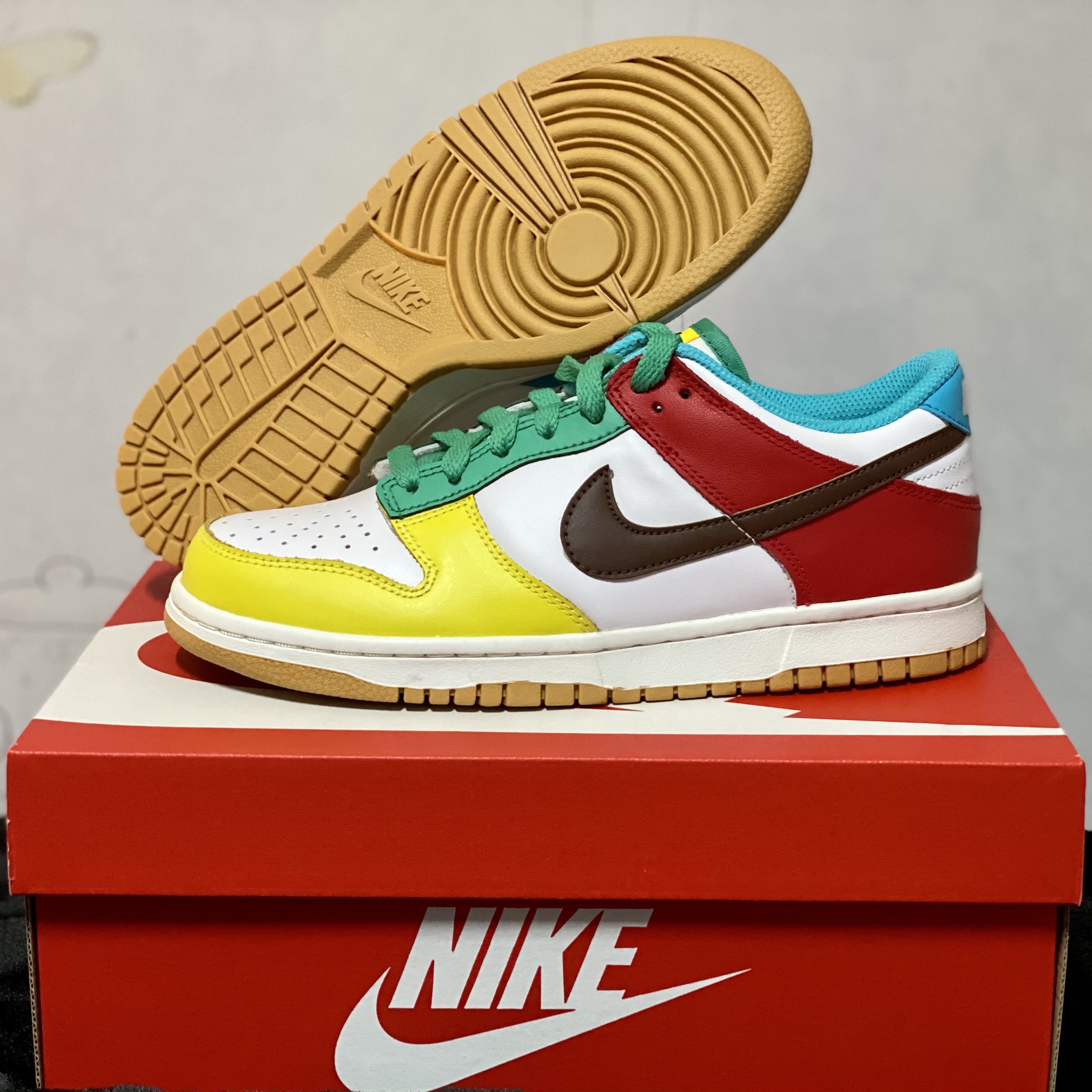 (GS) Nike Dunk Low SE Free.99 White 착용 스타일 - 1