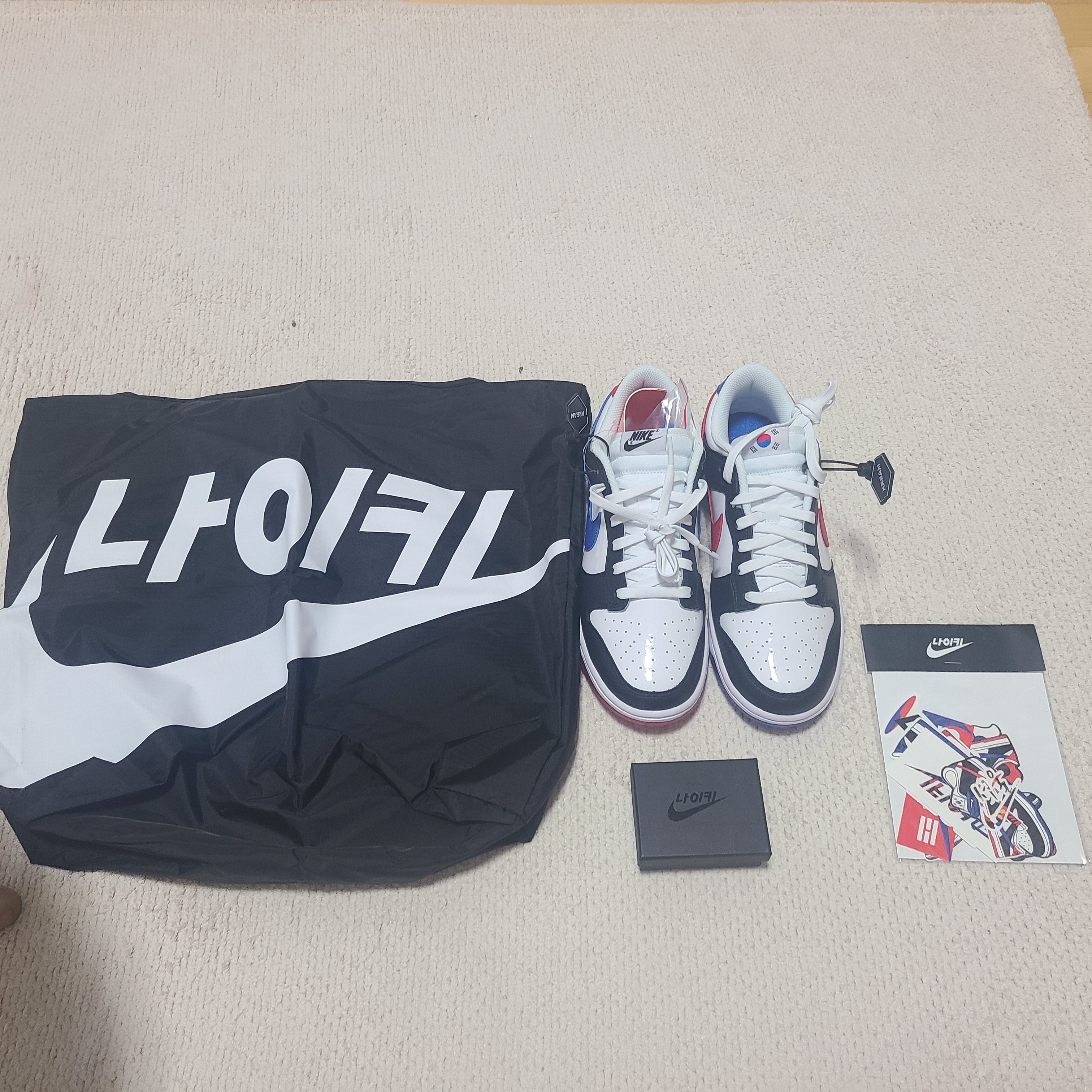Nike Dunk Low SE Seoul (With Special Gift) 착용 스타일 - 1