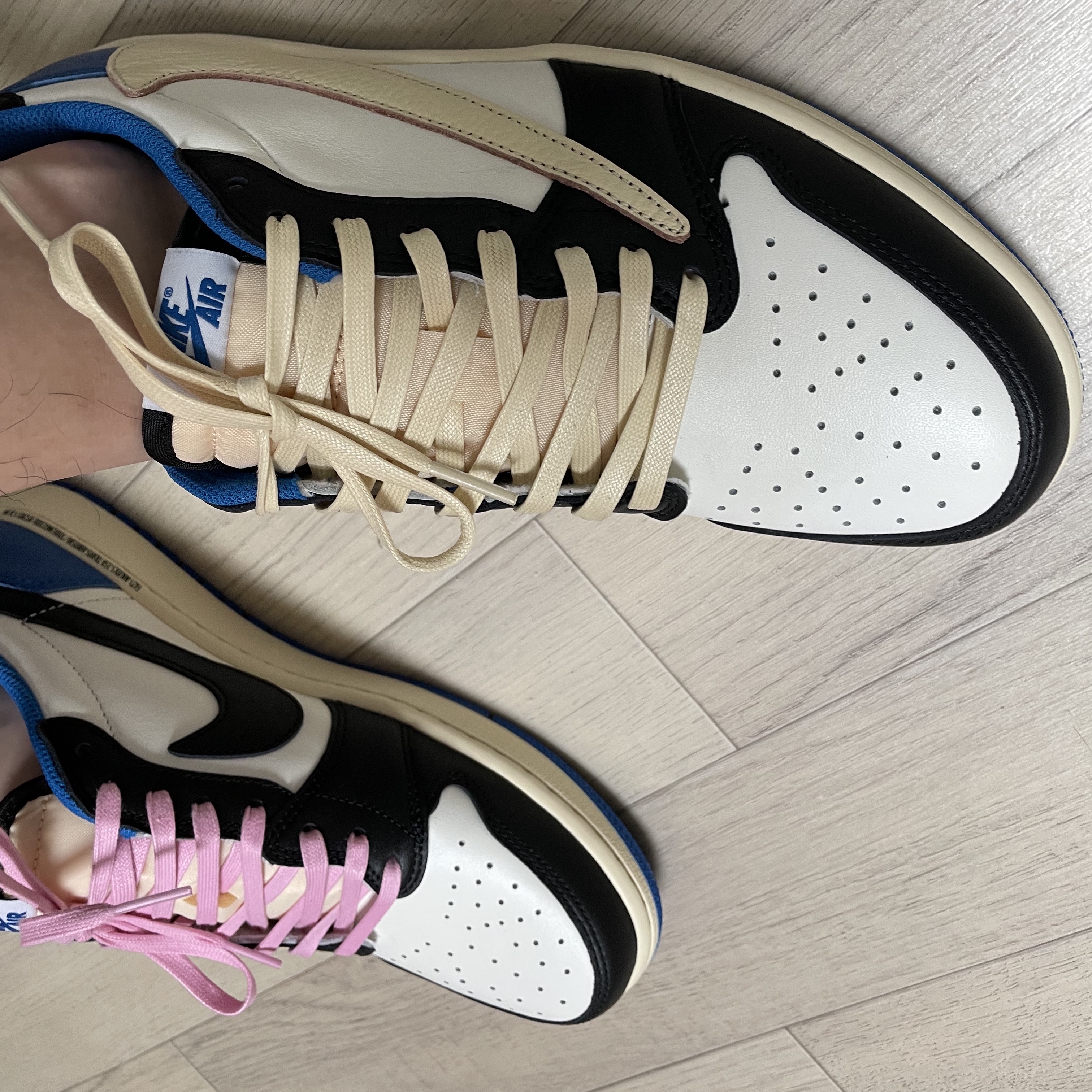 Jordan 1 x Travis Scott x Fragment Retro Low OG SP Military Blue 착용 스타일 - 1