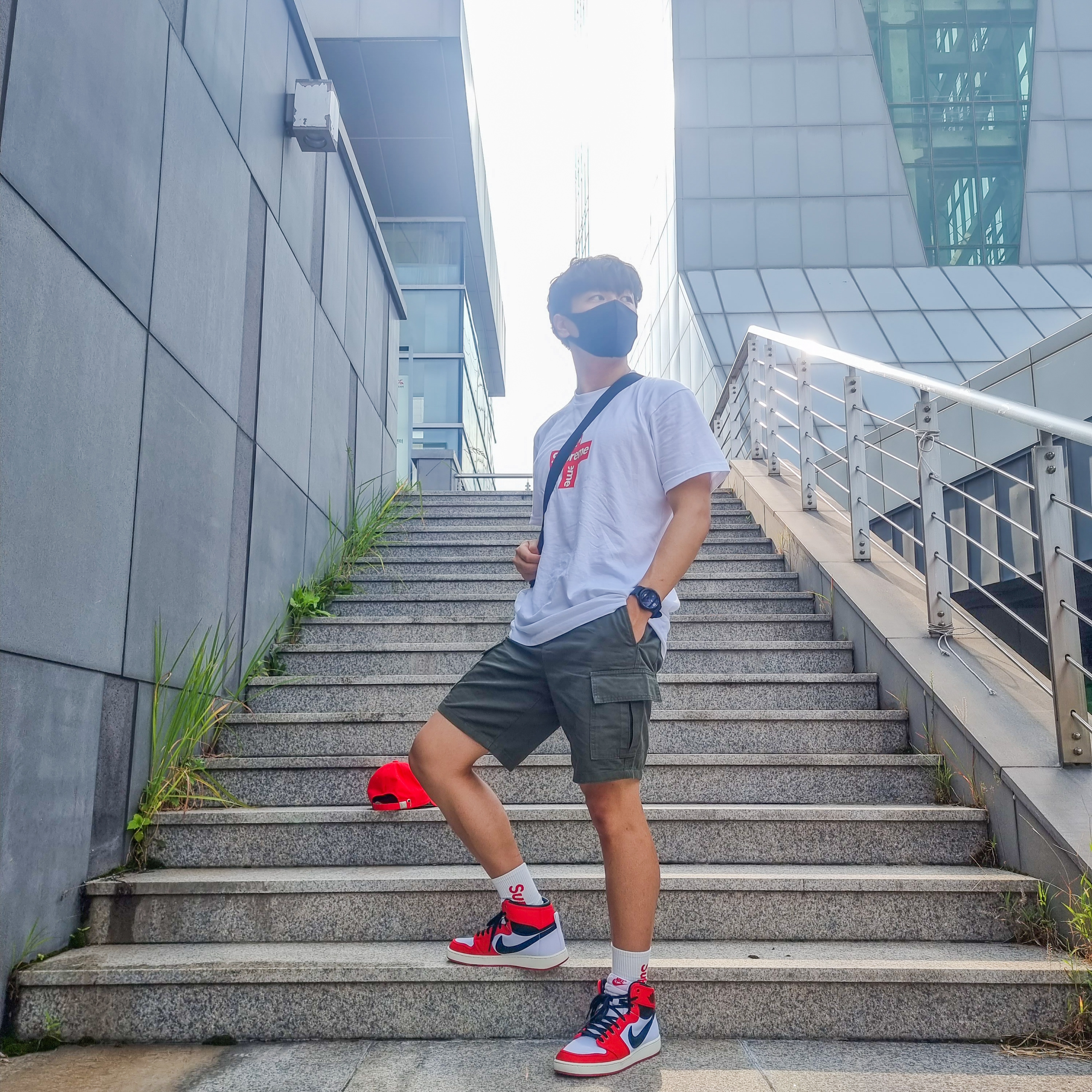 Jordan 1 KO Chicago 2021, Supreme Cross Box Logo T-Shirt White - 20FW 착용 스타일