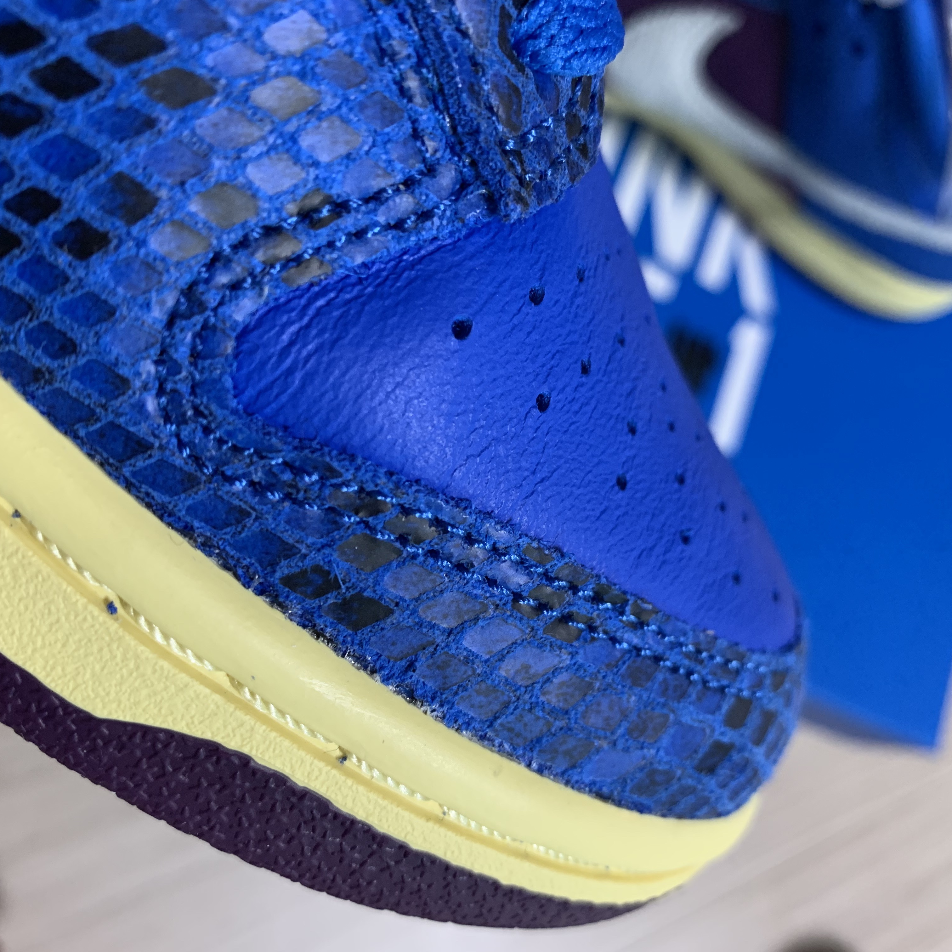 Nike x Undefeated Dunk Low SP 5 On It 착용 스타일 - 3