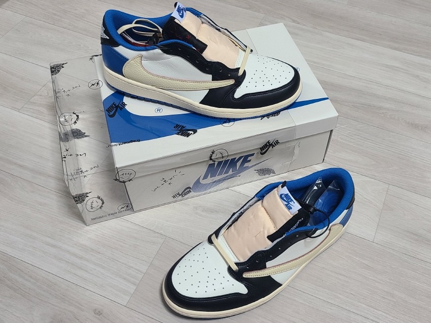 Jordan 1 x Travis Scott x Fragment Retro Low OG SP Military Blue 착용 스타일