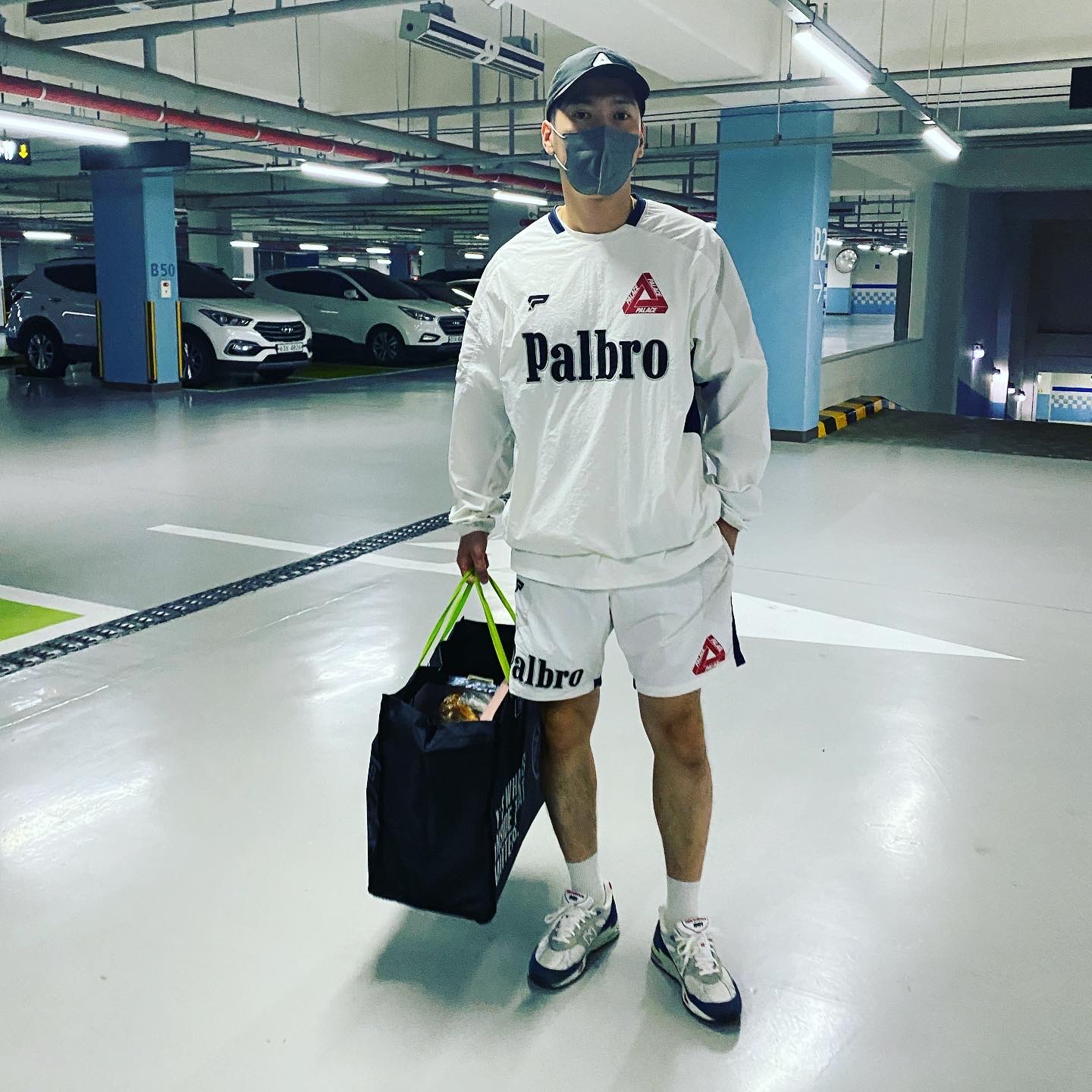 Palace Sports Shell Crew White - 21SS, Palace Sports Shell Shorts White - 21SS 착용 스타일 - 1