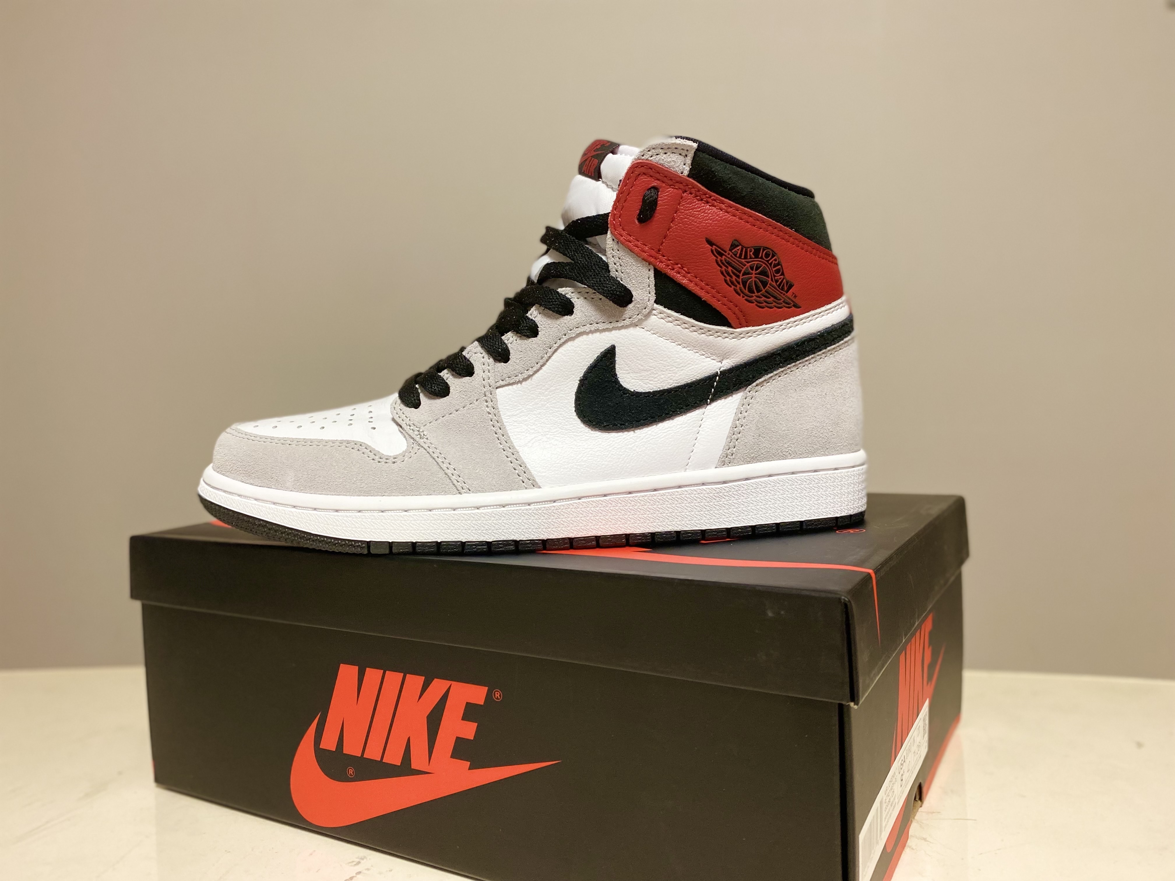 Jordan 1 Retro High OG Light Smoke Grey 착용 스타일 - 5