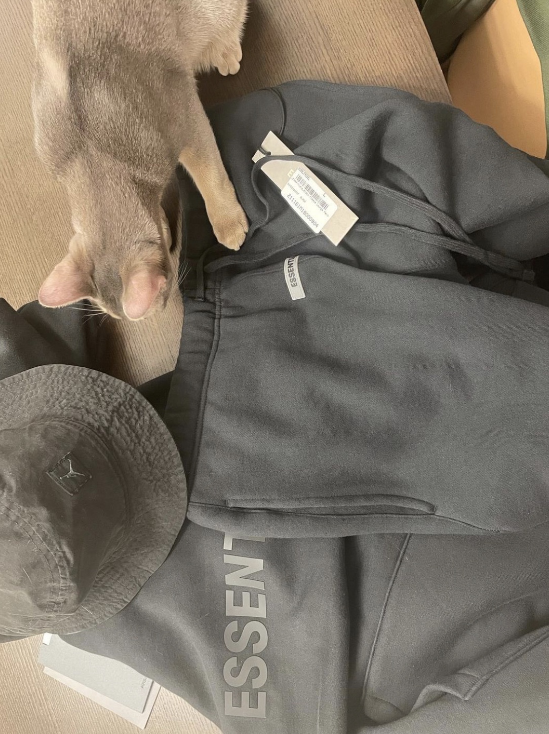 Essentials 3D Silicon Applique Pullover Hoodie Dark Slate/Black 2020, Essentials Sweatpants Black - 21SS 착용 스타일