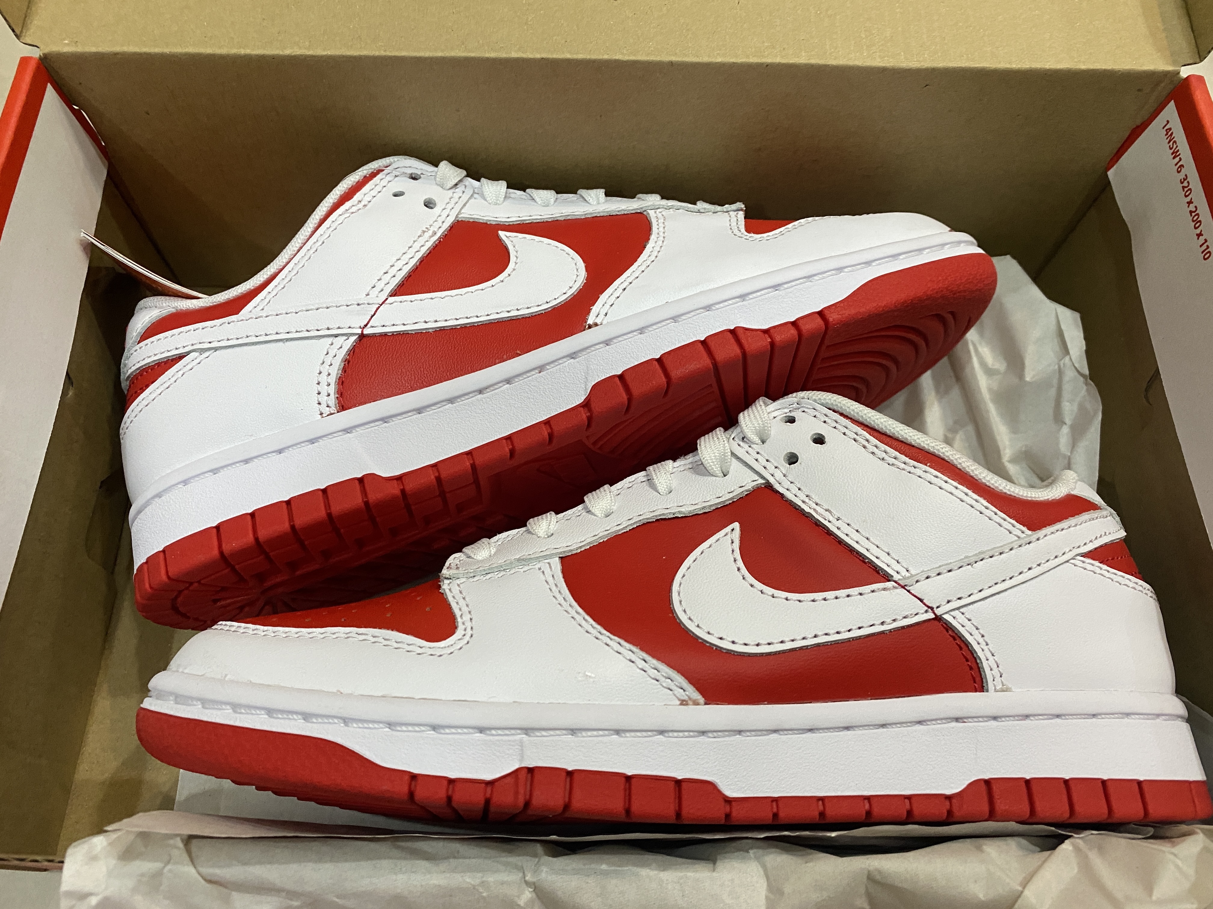 Nike Dunk Low Retro Championship Red 착용 스타일