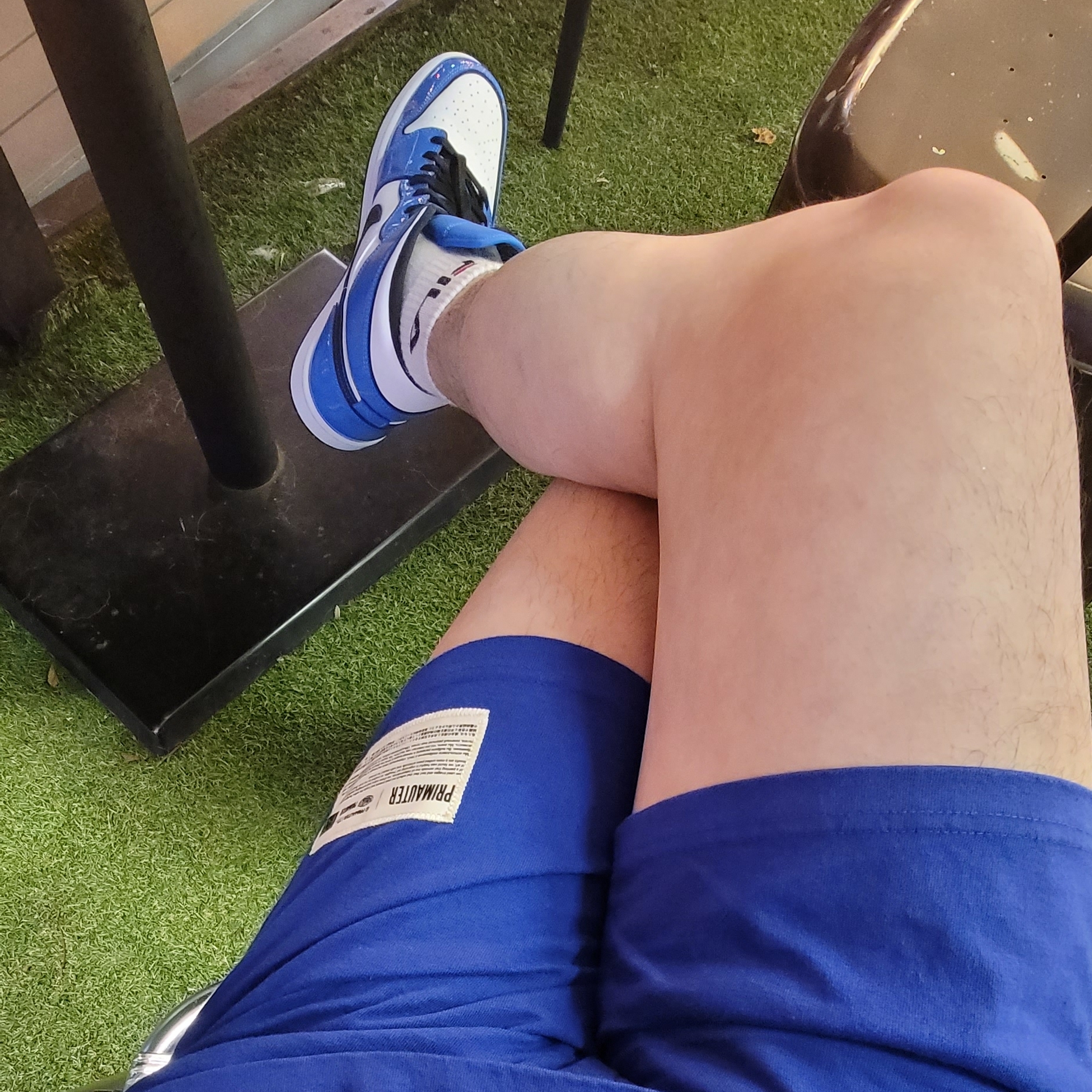 Jordan 1 Mid SE Signal Blue 착용 스타일 - 2
