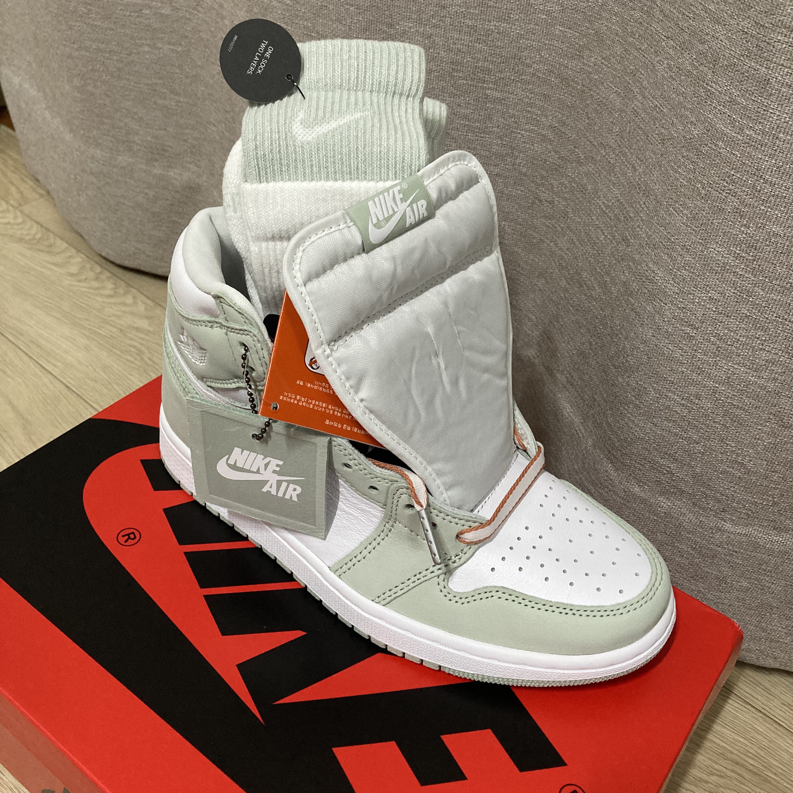 (W) Jordan 1 Retro High OG Seafoam 착용 스타일 - 1