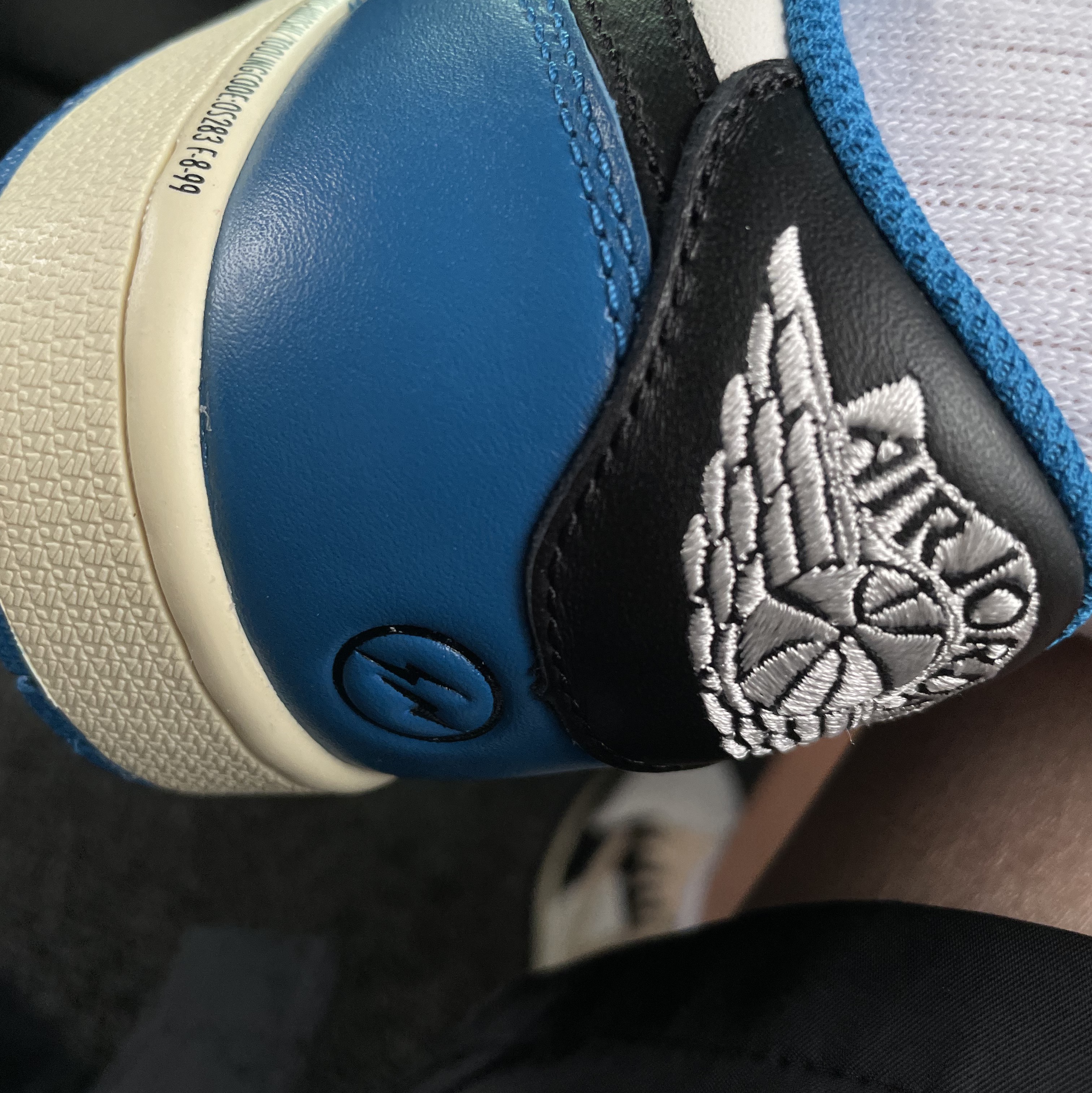 Jordan 1 x Travis Scott x Fragment Retro Low OG SP Military Blue 착용 스타일