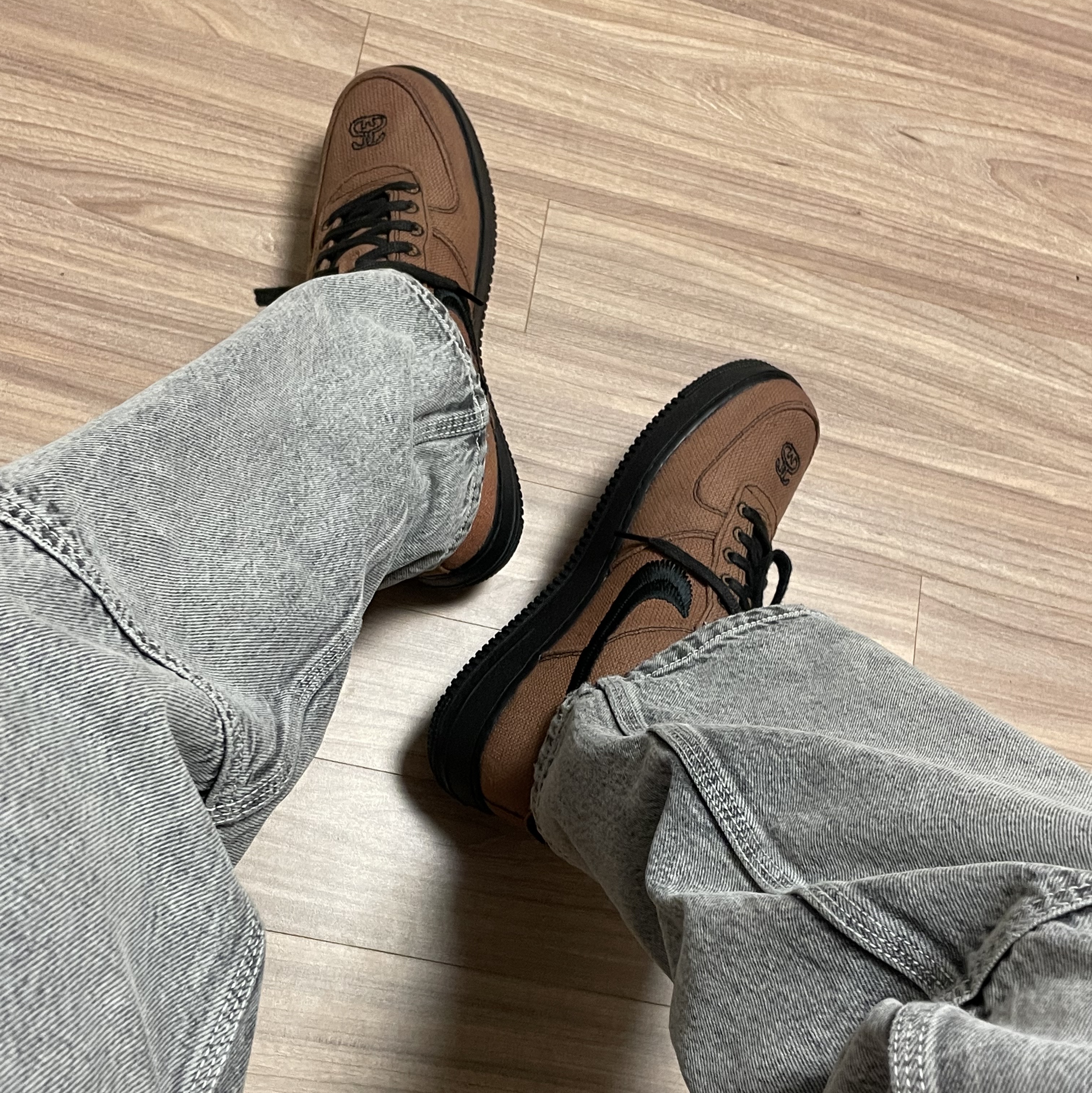 Nike x Stussy Air Force 1 Low Triple Black 착용 스타일 - 1