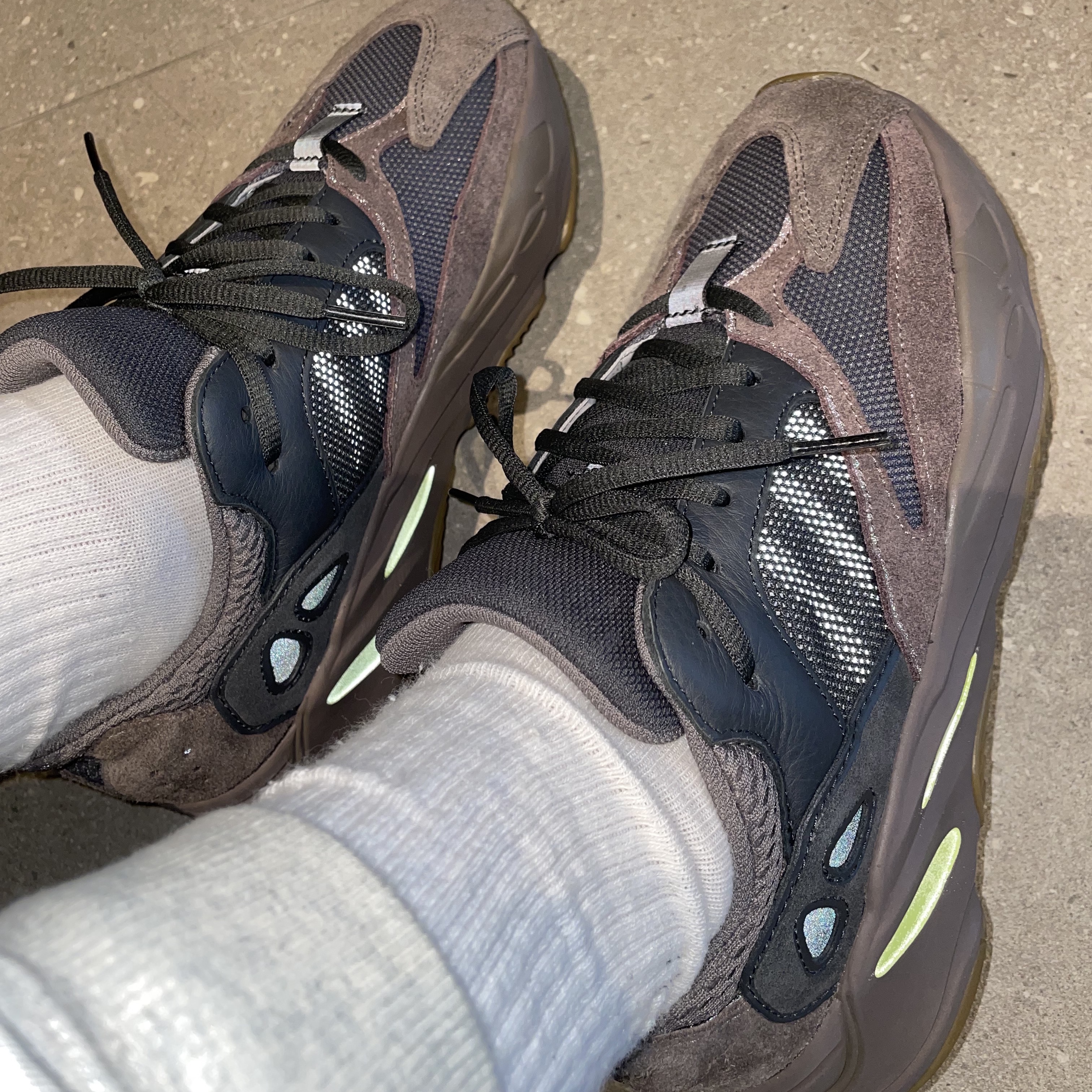 Adidas Yeezy Boost 700 Mauve 착용 스타일 - 4
