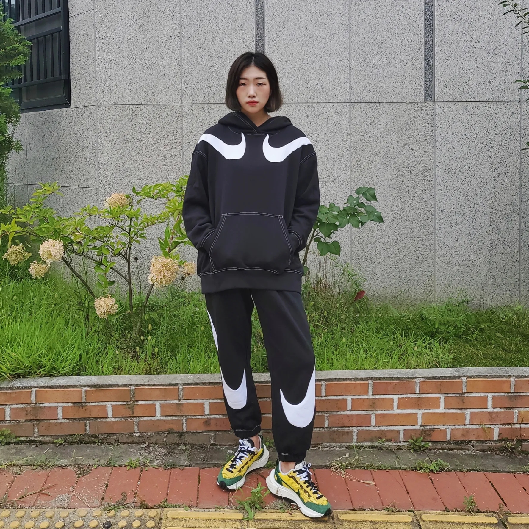 Nike x Sacai VaporWaffle Tour Yellow & Gorge Green Sail 착용 스타일