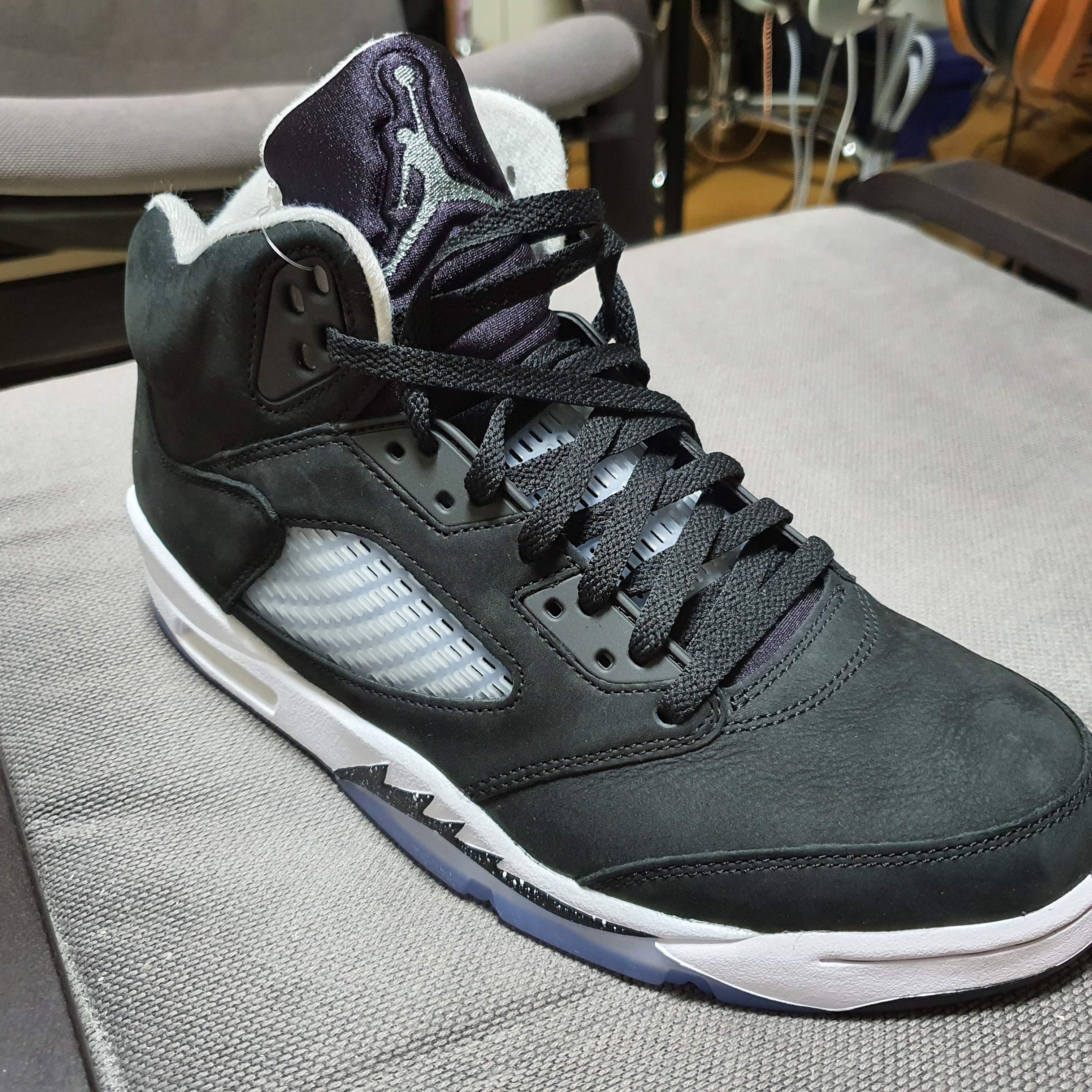 Jordan 5 Retro Moonlight, Jordan 1 Retro High OG Light Fusion Red 착용 스타일 - 5