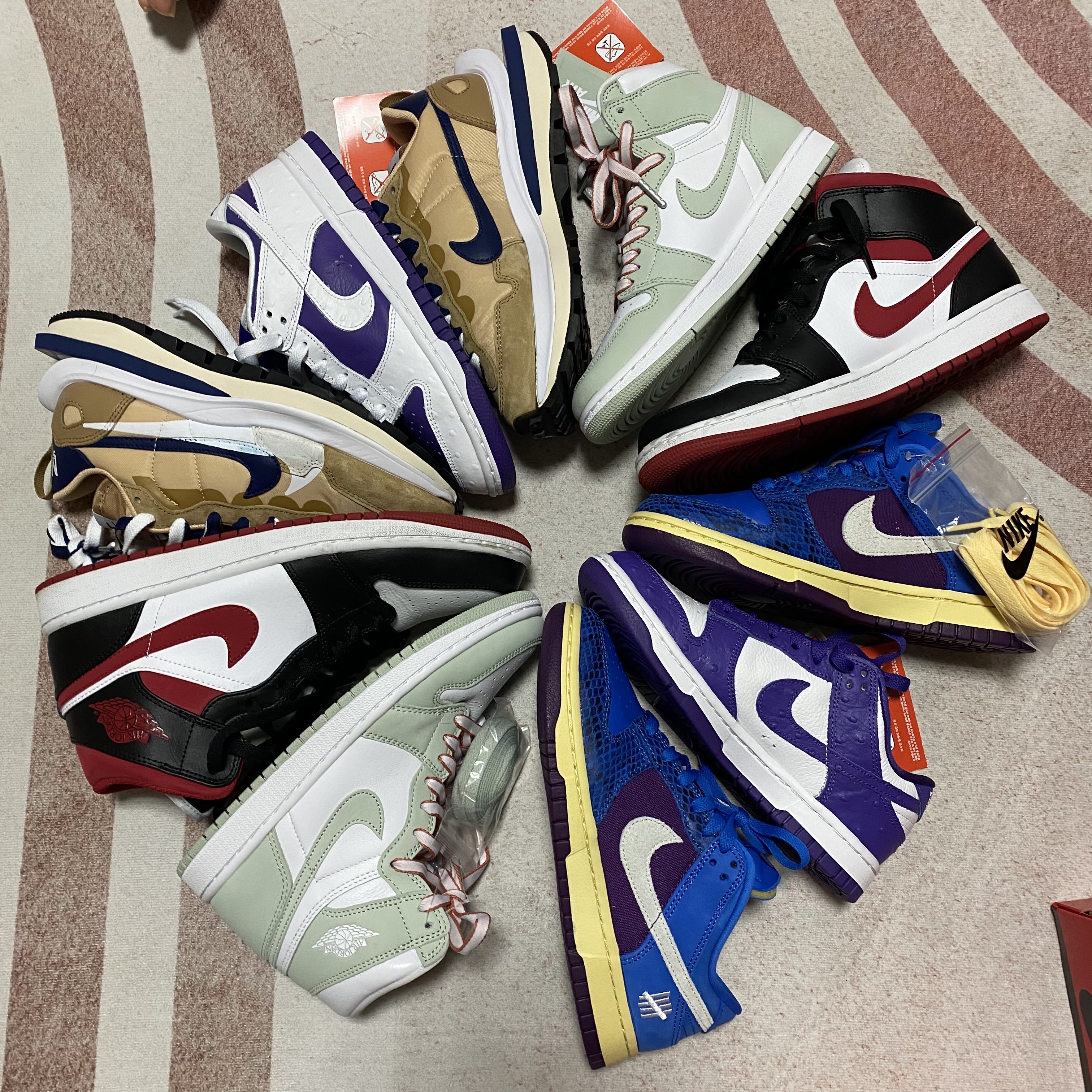 Nike x Undefeated Dunk Low SP 5 On It, Nike x Sacai VaporWaffle Sesame and Blue Void 착용 스타일 - 1