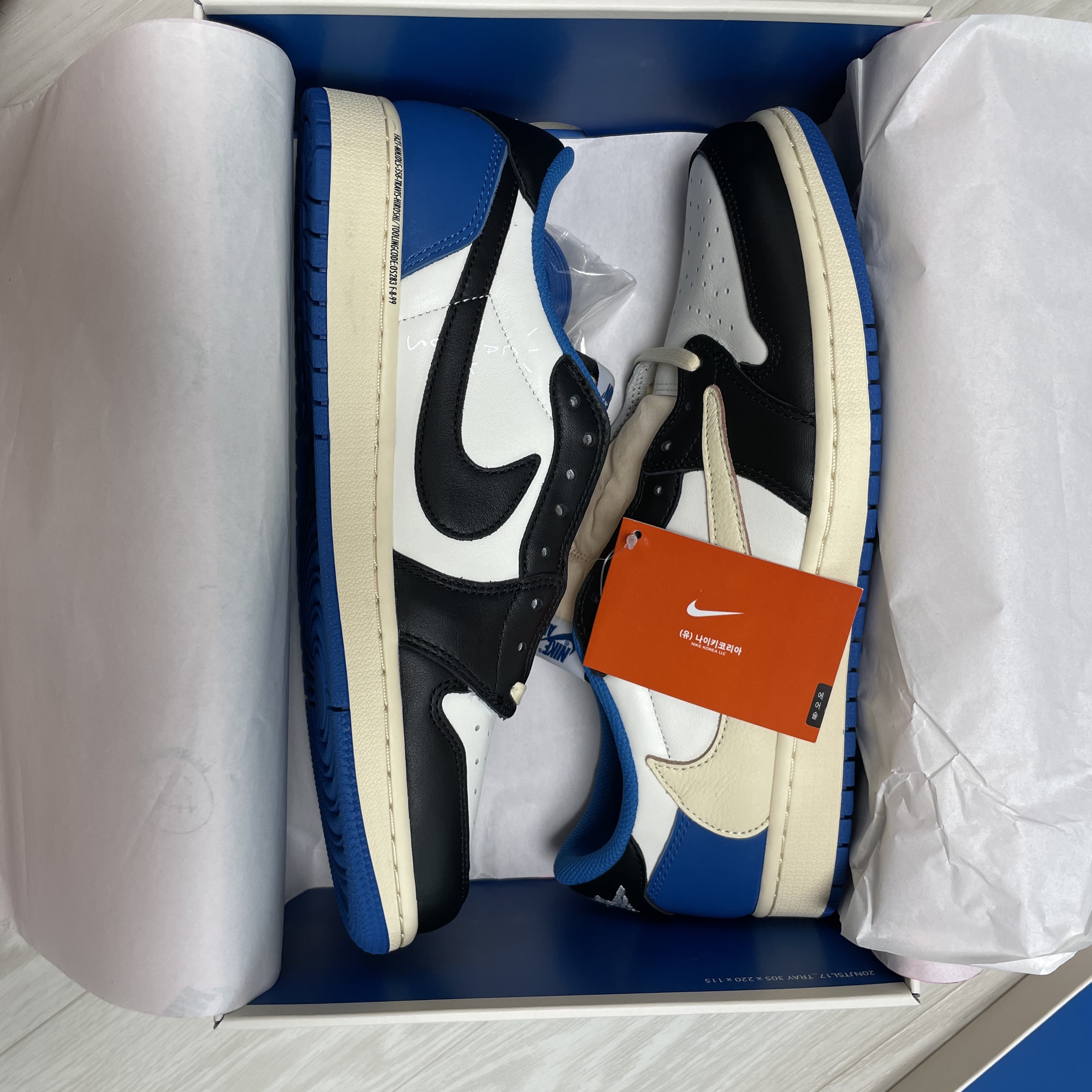 Jordan 1 x Travis Scott x Fragment Retro Low OG SP Military Blue 착용 스타일 - 3