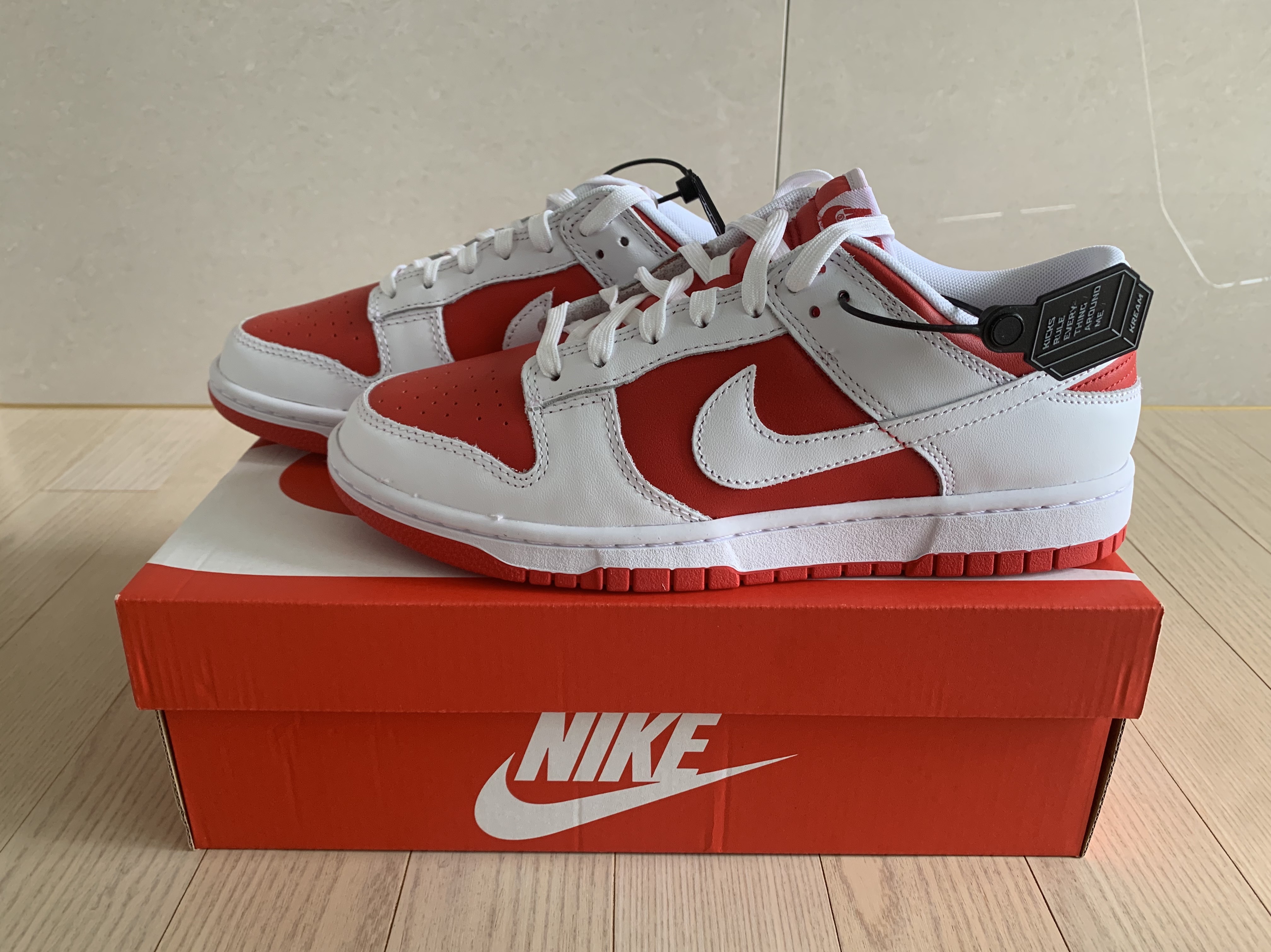 Nike Dunk Low Retro Championship Red 착용 스타일