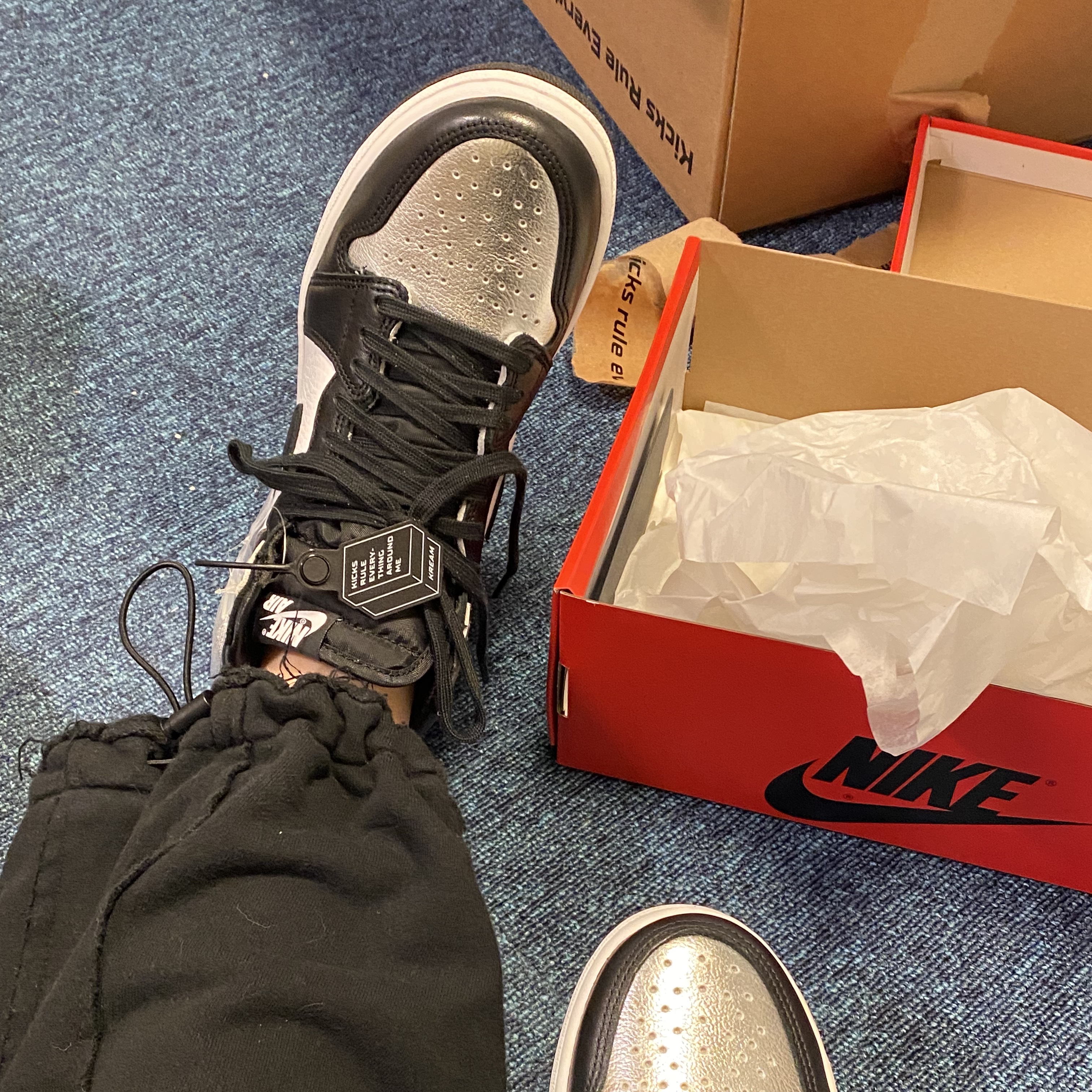 (W) Jordan 1 Retro High OG Silver Toe 착용 스타일