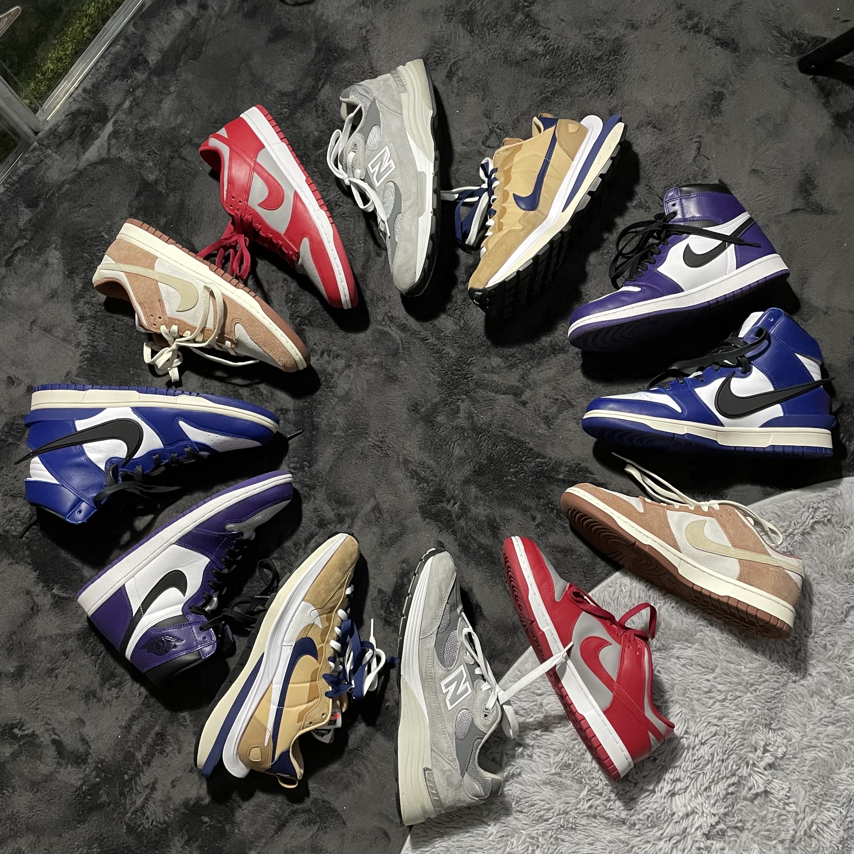 Nike x Sacai VaporWaffle Sesame and Blue Void, Jordan 1 Retro High OG Court Purple 2020 착용 스타일