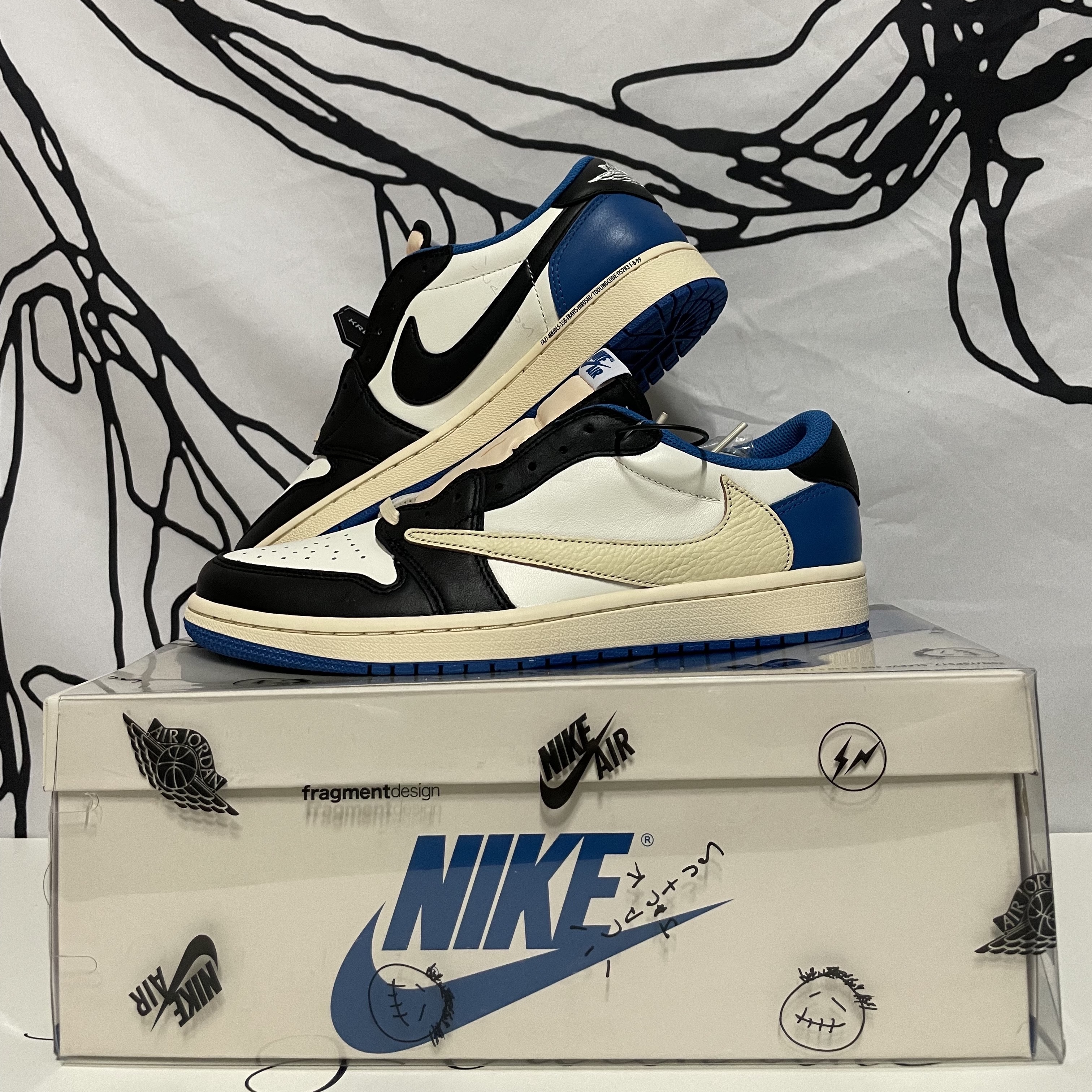 Jordan 1 x Travis Scott x Fragment Retro Low OG SP Military Blue 착용 스타일 - 2