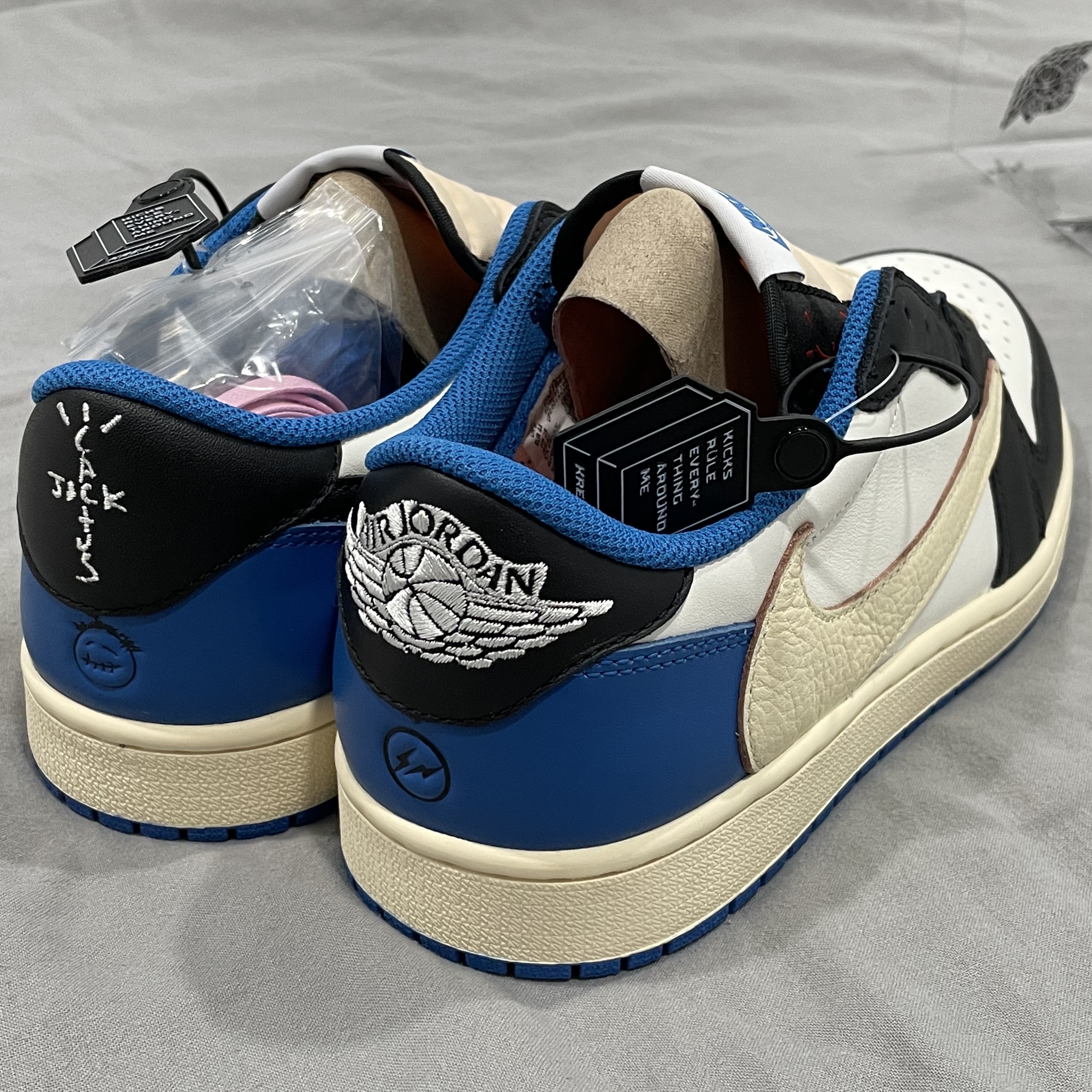 Jordan 1 x Travis Scott x Fragment Retro Low OG SP Military Blue 착용 스타일 - 3