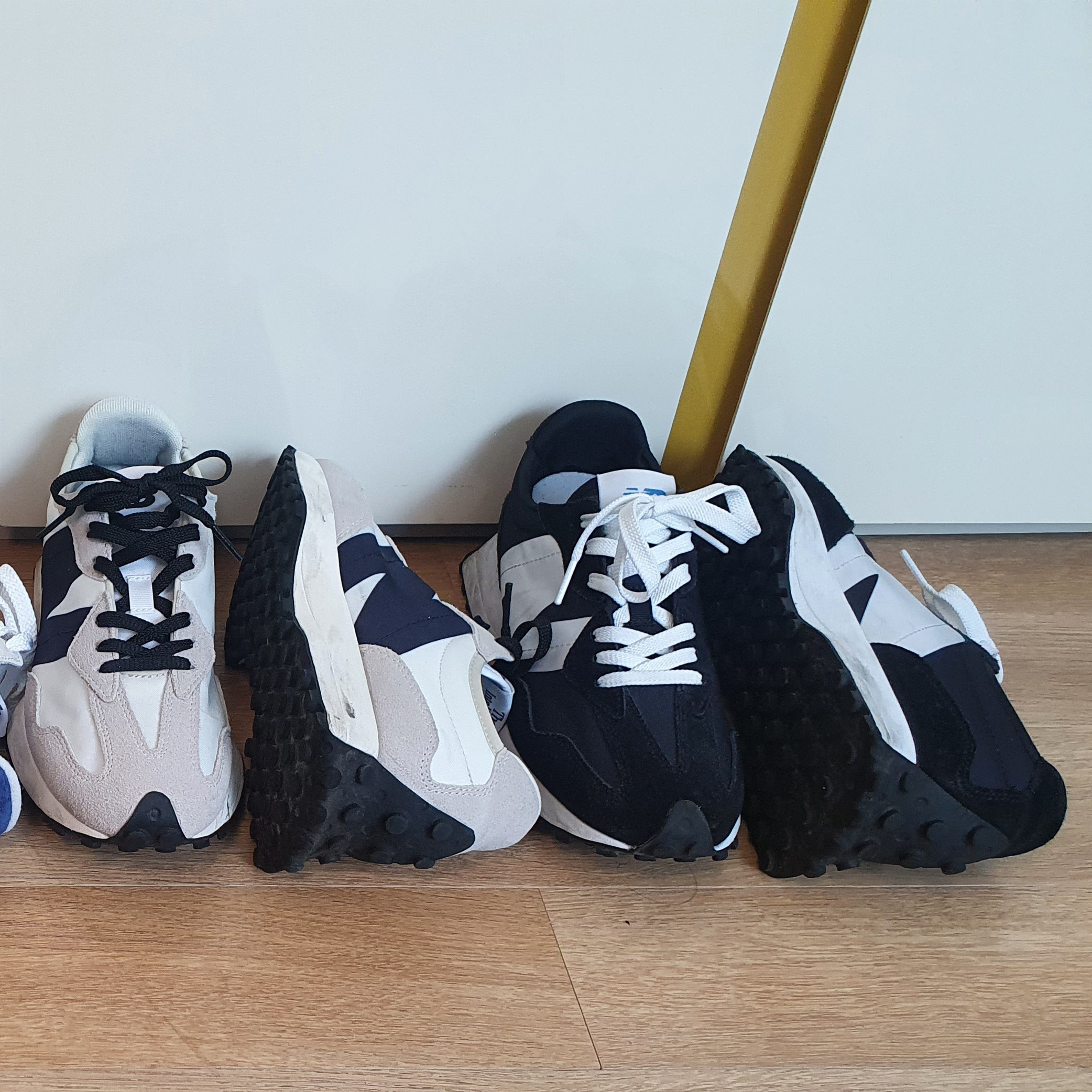 New Balance 327 White Black, New Balance 327 Black 착용 스타일