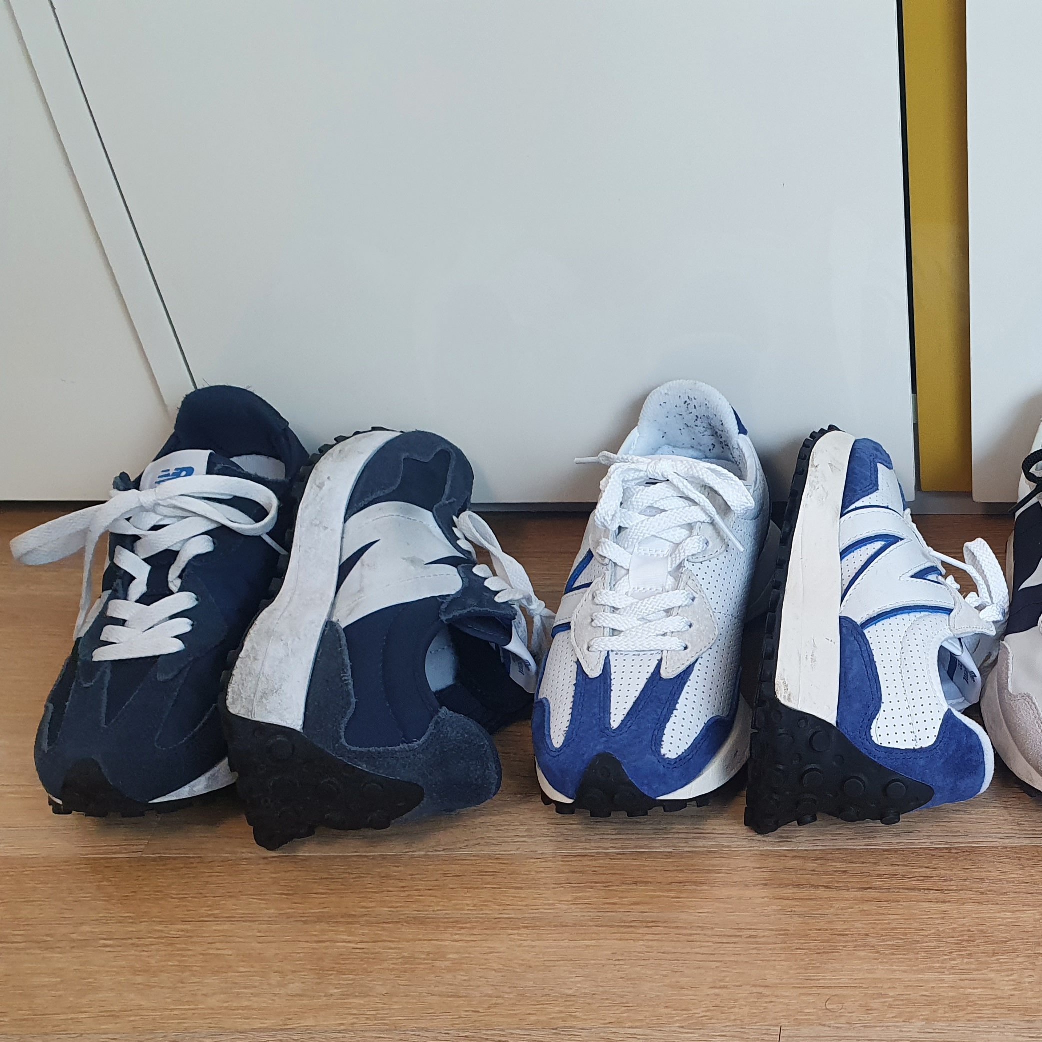 New Balance 327 Navy, New Balance 327 Primary Pack Blue 착용 스타일