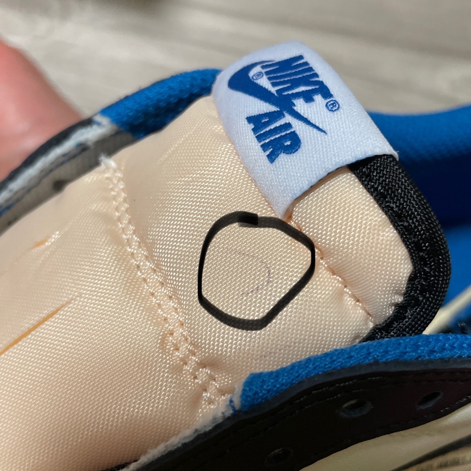 Jordan 1 x Travis Scott x Fragment Retro Low OG SP Military Blue 착용 스타일 - 2