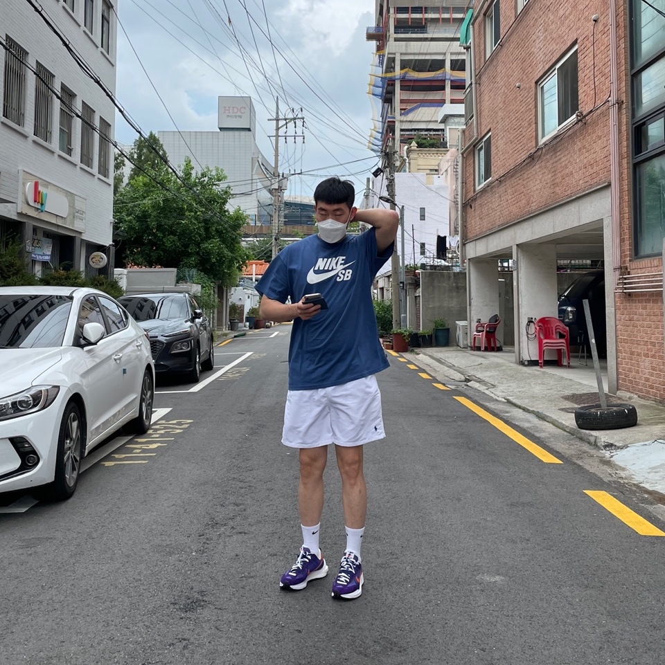 Nike x Sacai VaporWaffle Dark Iris 착용 스타일