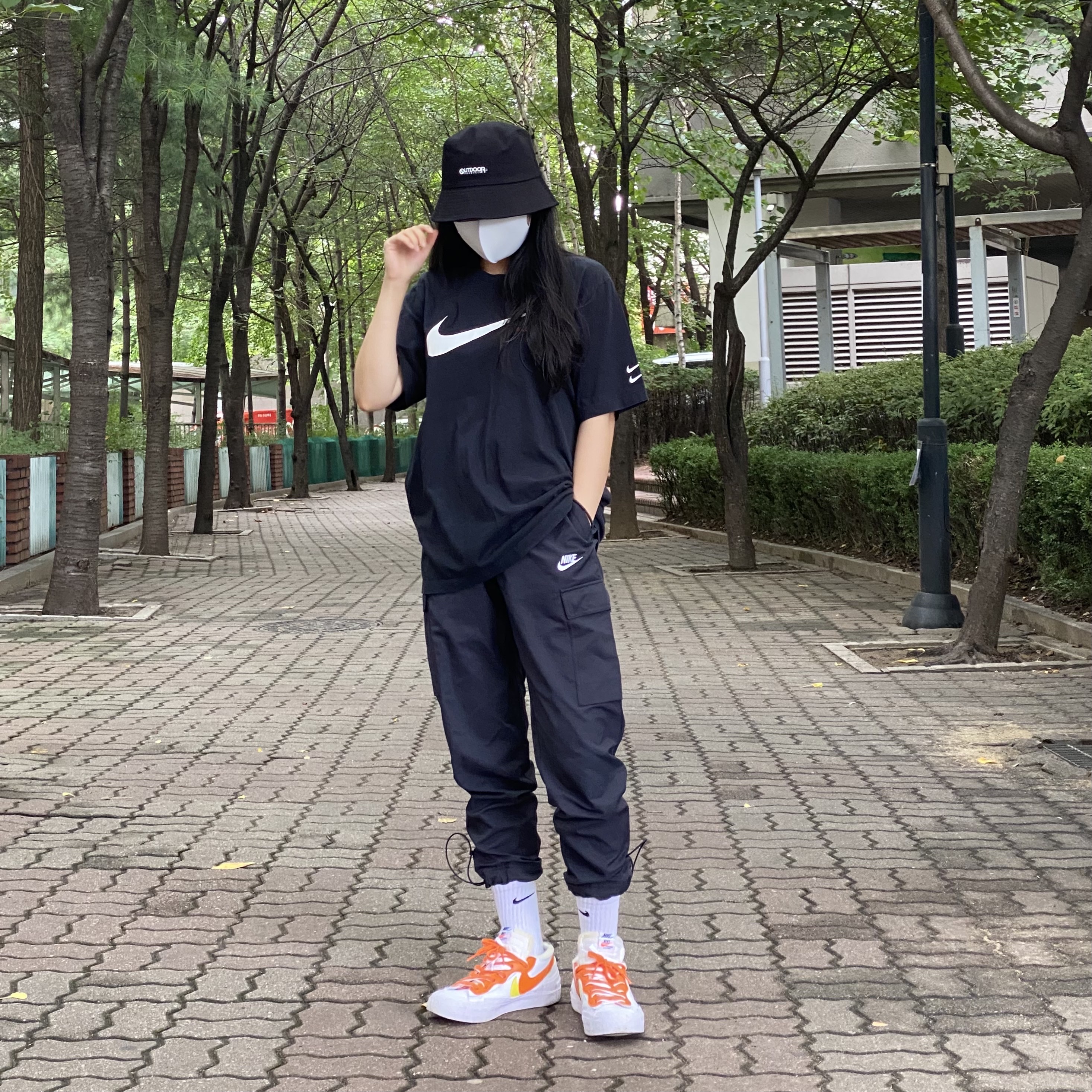 Nike x Sacai Blazer Low Magma Orange 착용 스타일 - 2