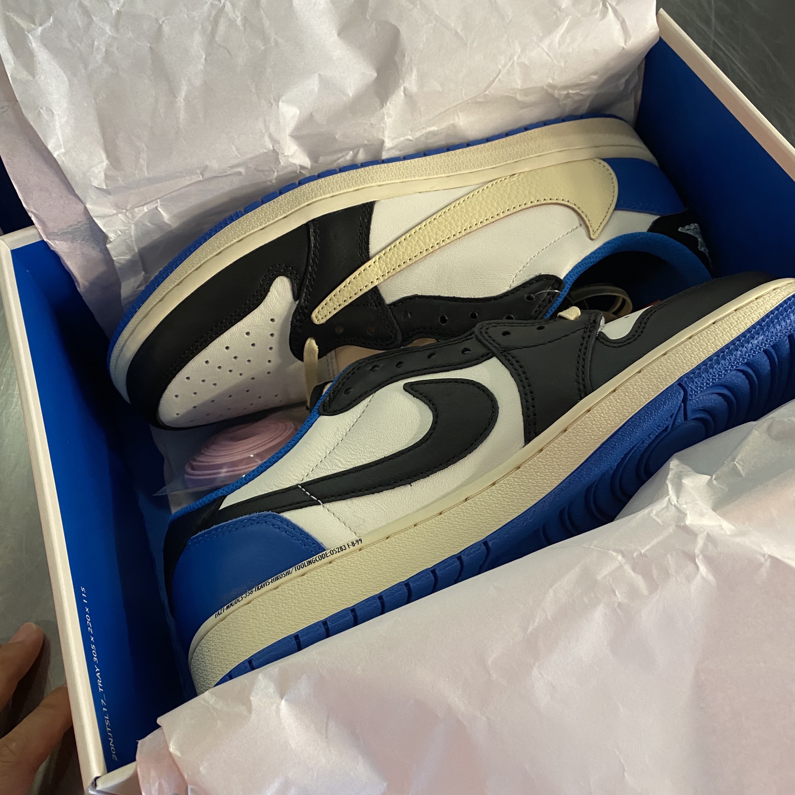 Jordan 1 x Travis Scott x Fragment Retro Low OG SP Military Blue 착용 스타일 - 3
