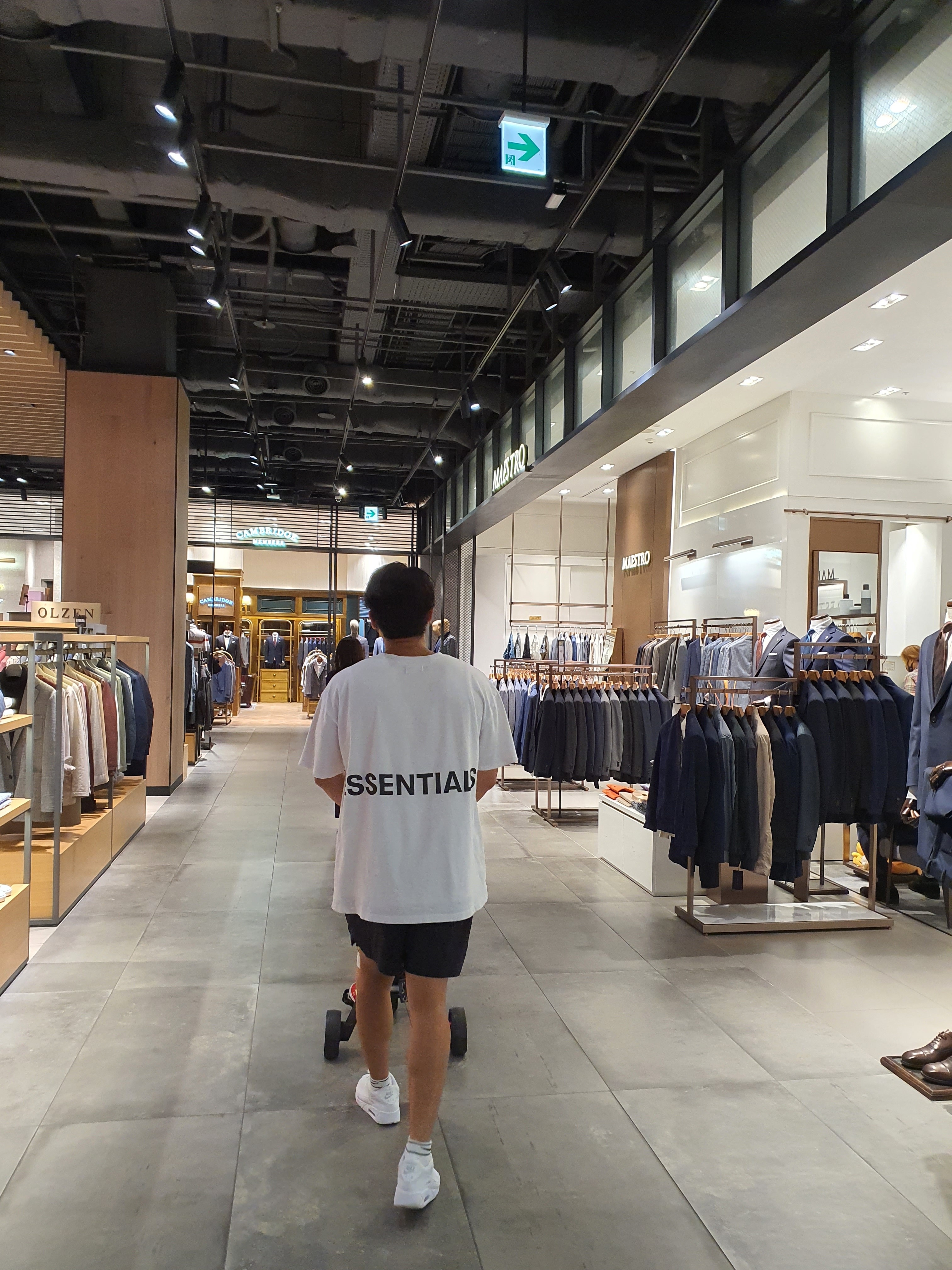 Essentials Volley Shorts Black - 21SS 착용 스타일