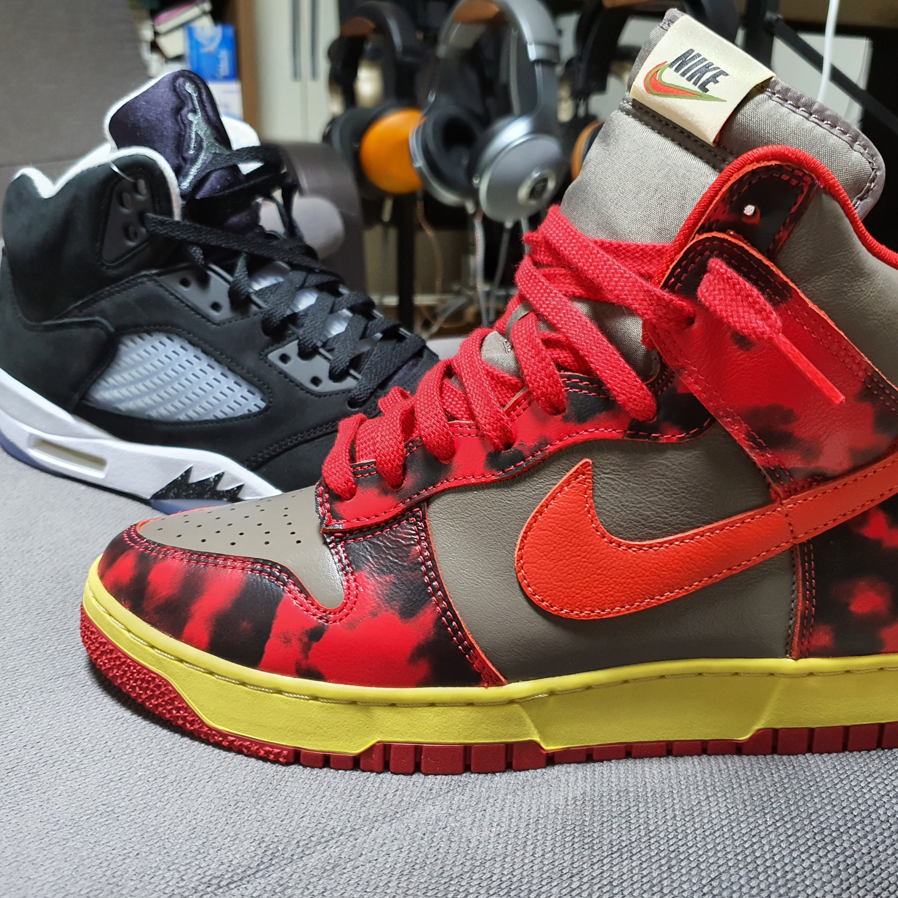 Nike Dunk High 1985 SP Red Acid Wash 착용 스타일 - 5