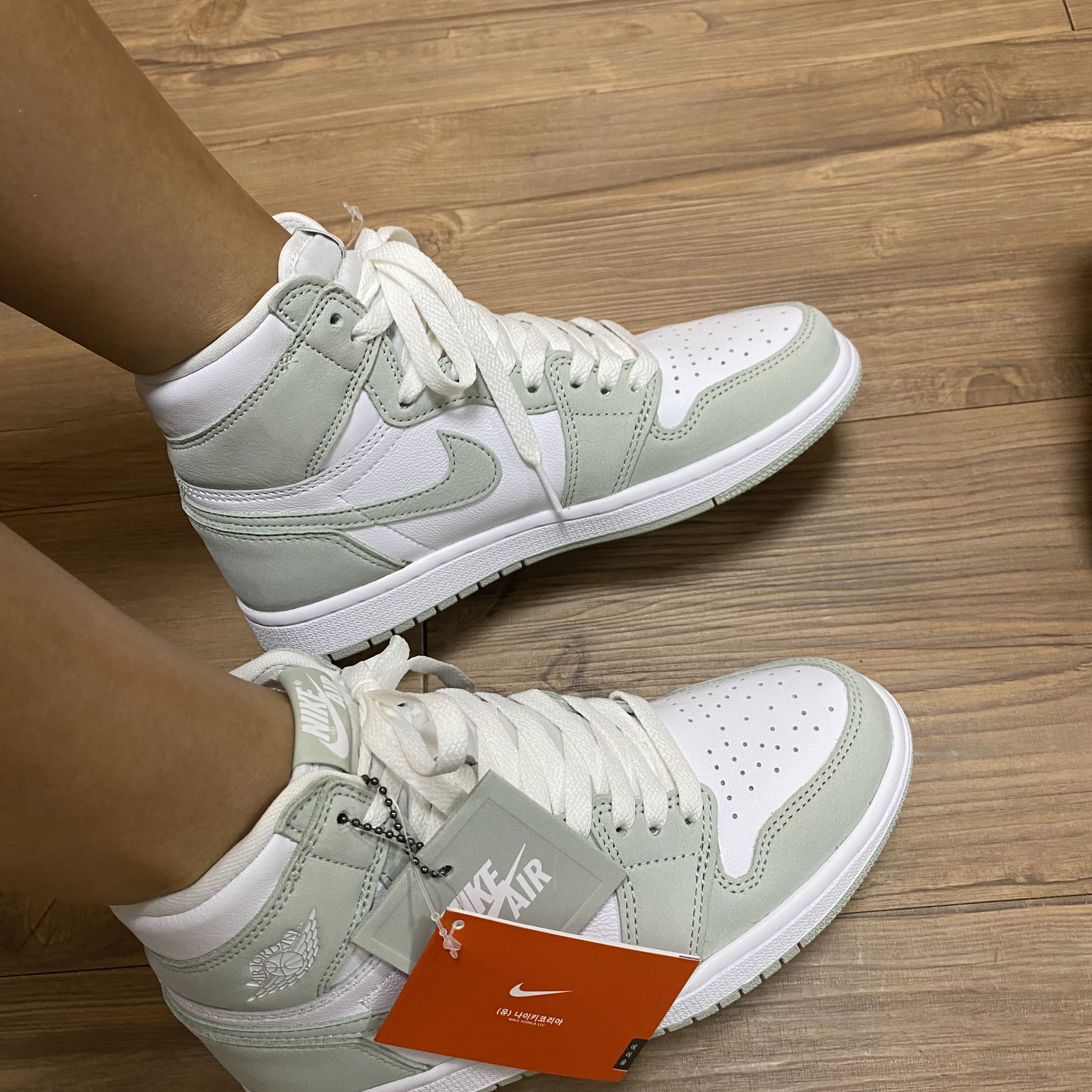(W) Jordan 1 Retro High OG Seafoam 착용 스타일 - 1