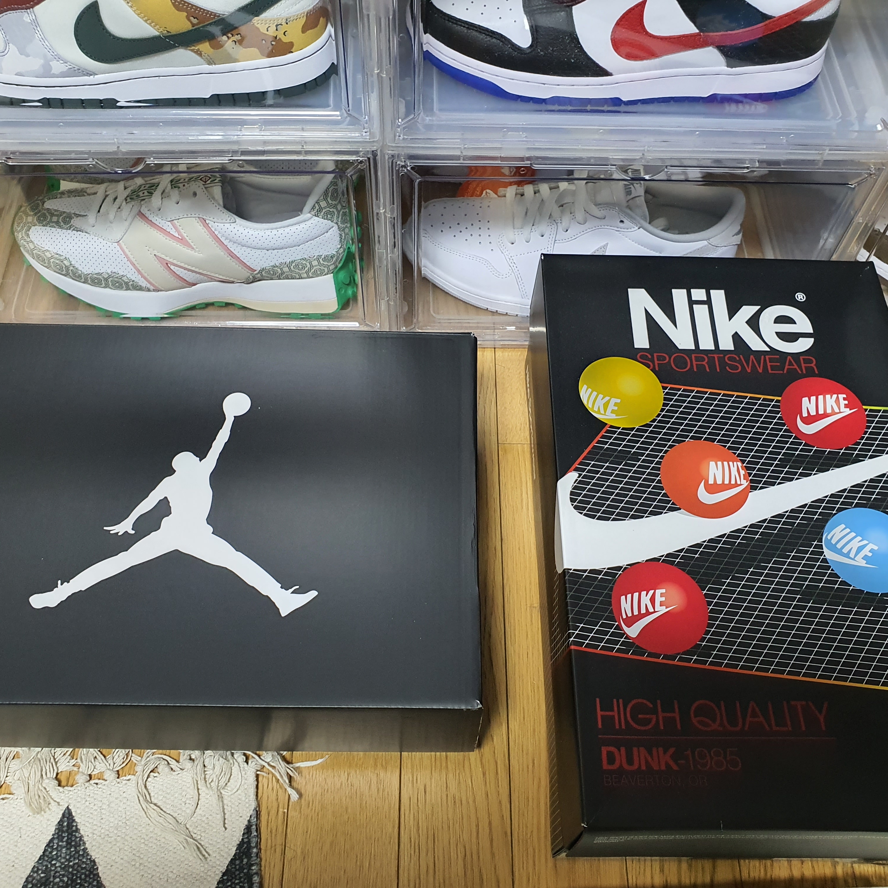 Jordan 5 Retro Moonlight, Jordan 1 Retro High OG Light Fusion Red 착용 스타일 - 1