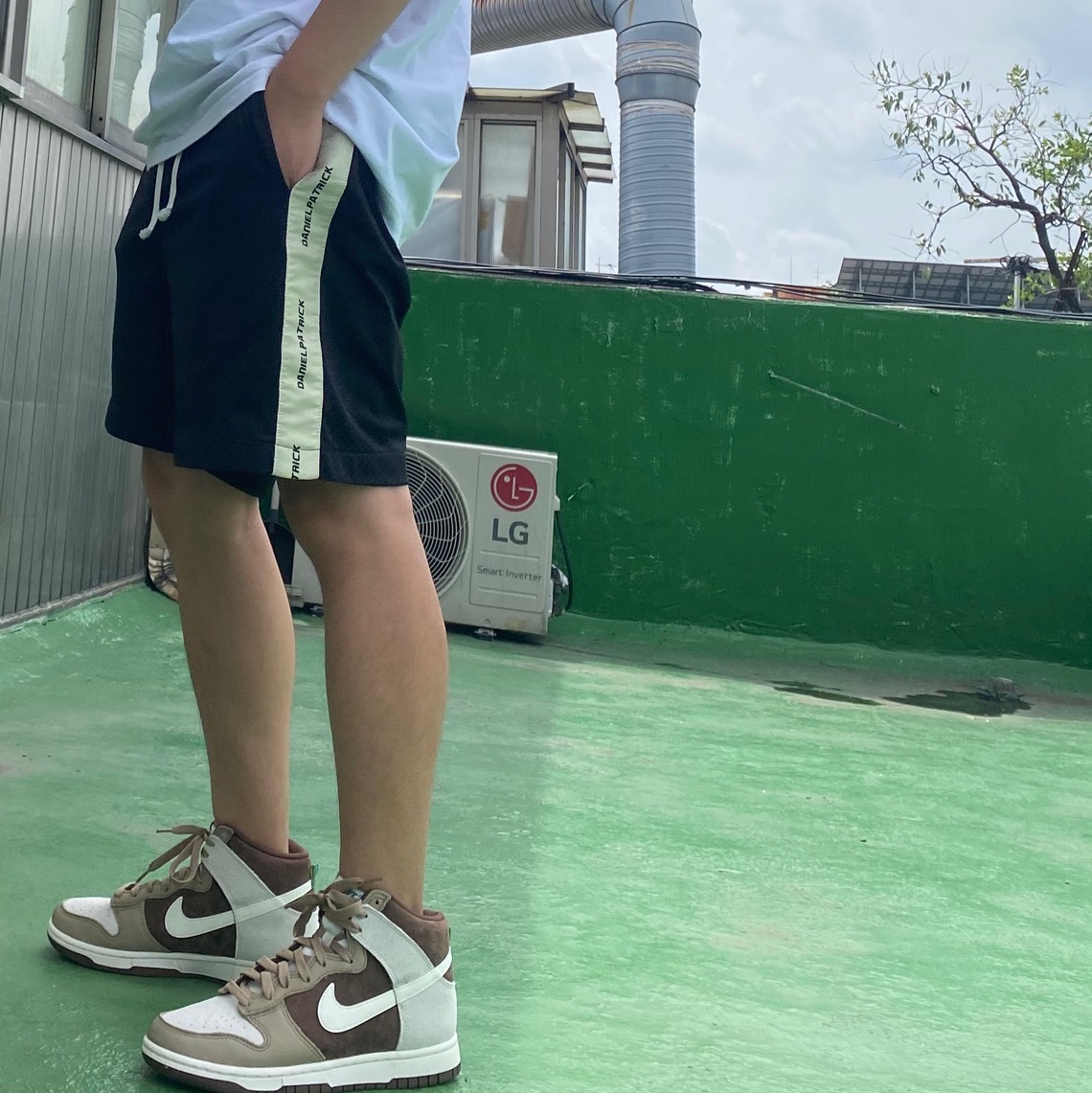 Nike Dunk High Retro PRM Light Chocolate 착용 스타일