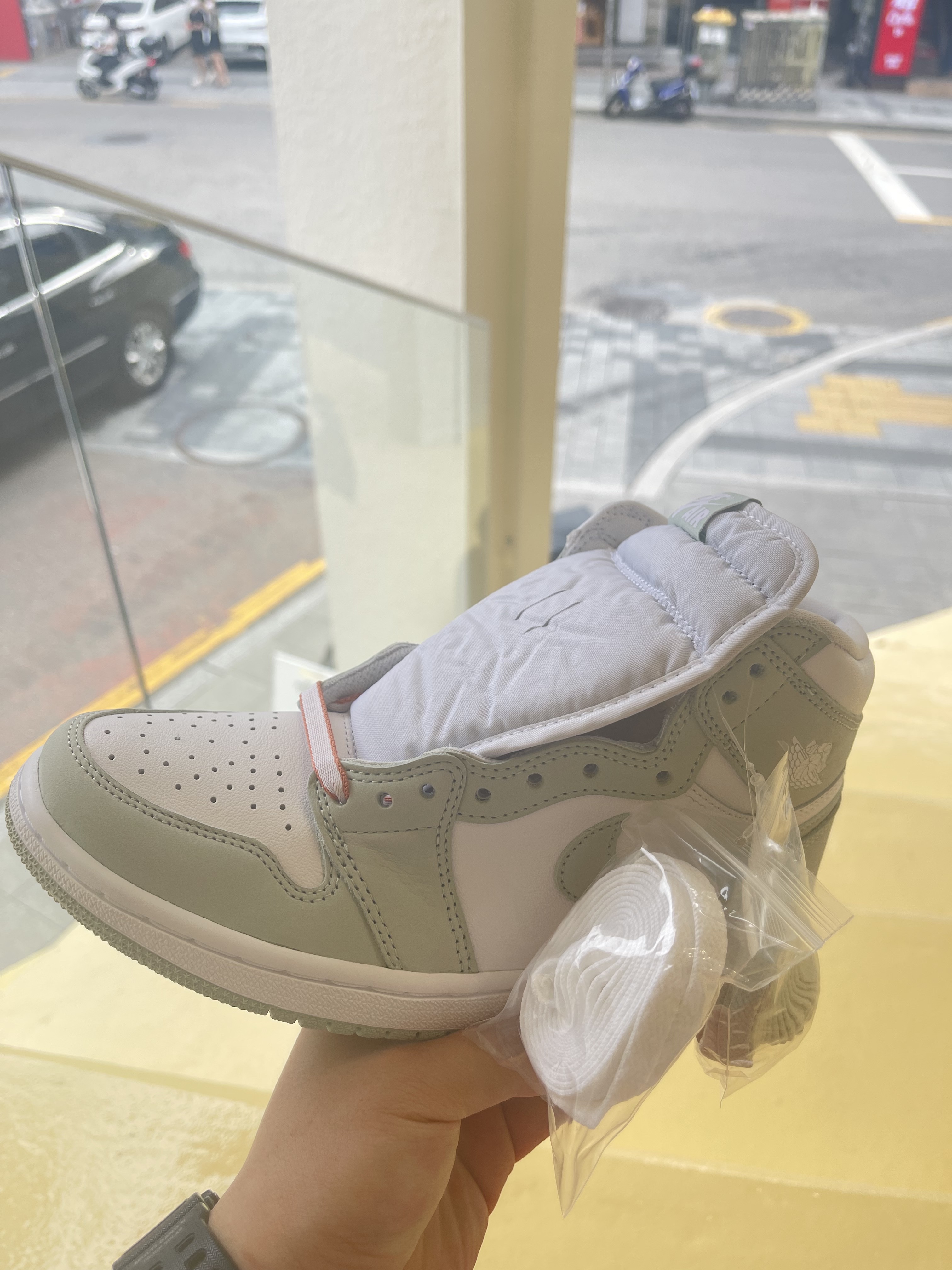 (W) Jordan 1 Retro High OG Seafoam 착용 스타일 - 2